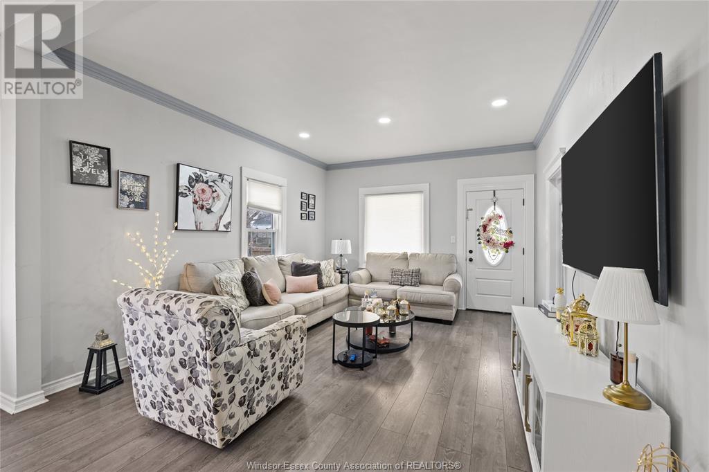 Property at 960 CATARAQUI STREET image 4