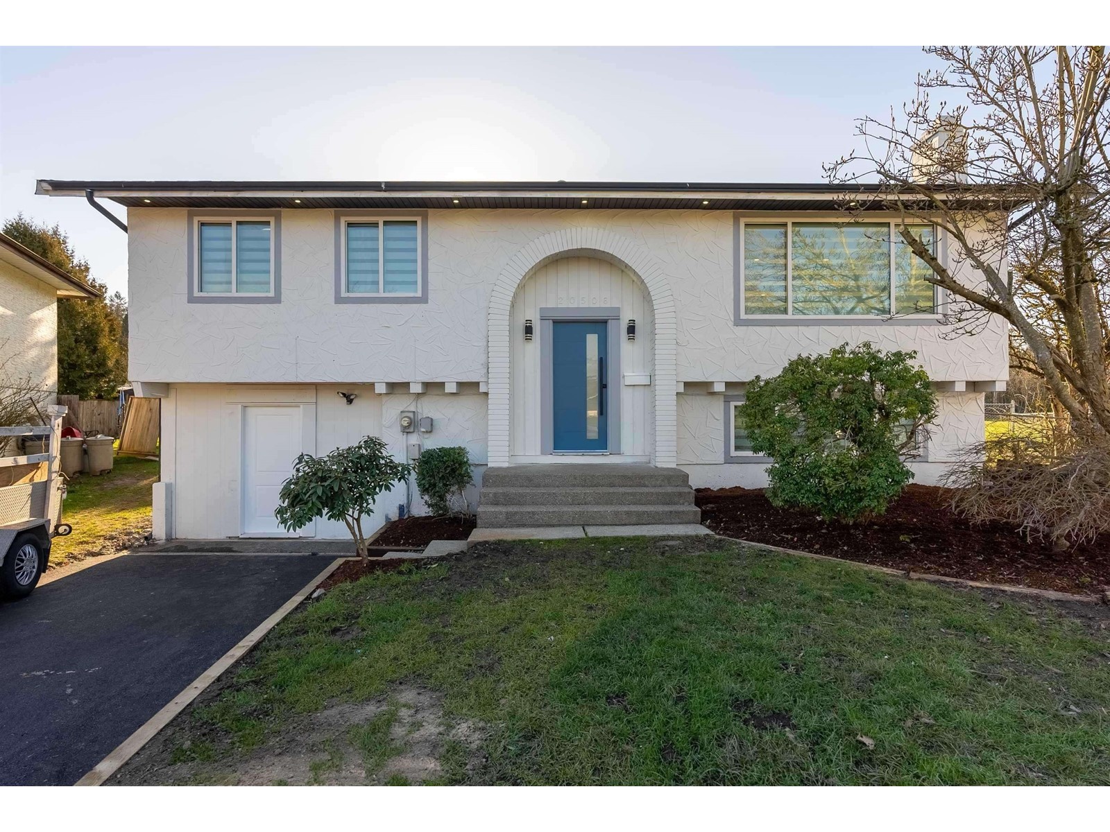 Property at 20506 48B AVENUE image 2