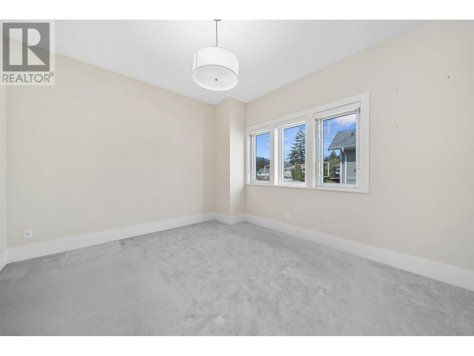 2 330 W 14th Street, North Vancouver, British Columbia  V7M 1P6 - Photo 12 - R2988307