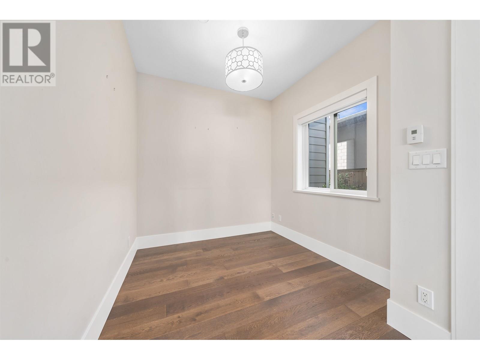 2 330 W 14th Street, North Vancouver, British Columbia  V7M 1P6 - Photo 8 - R2988307