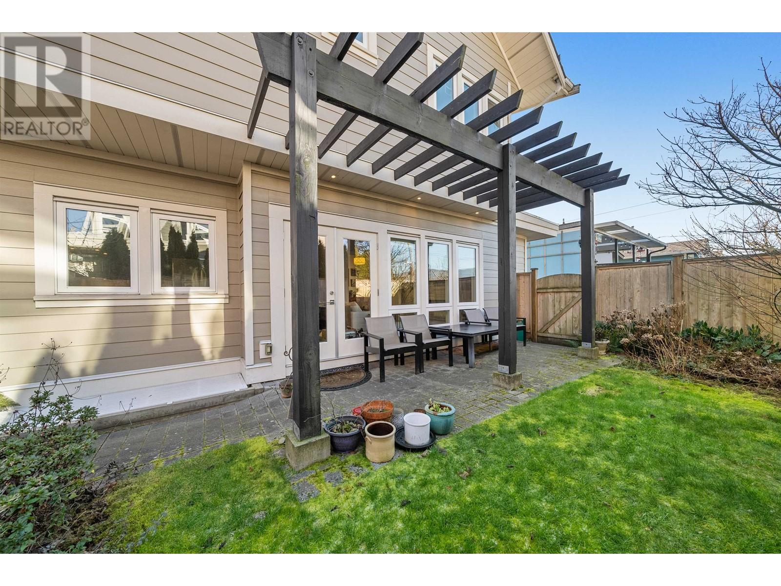 2 330 W 14th Street, North Vancouver, British Columbia  V7M 1P6 - Photo 9 - R2988307