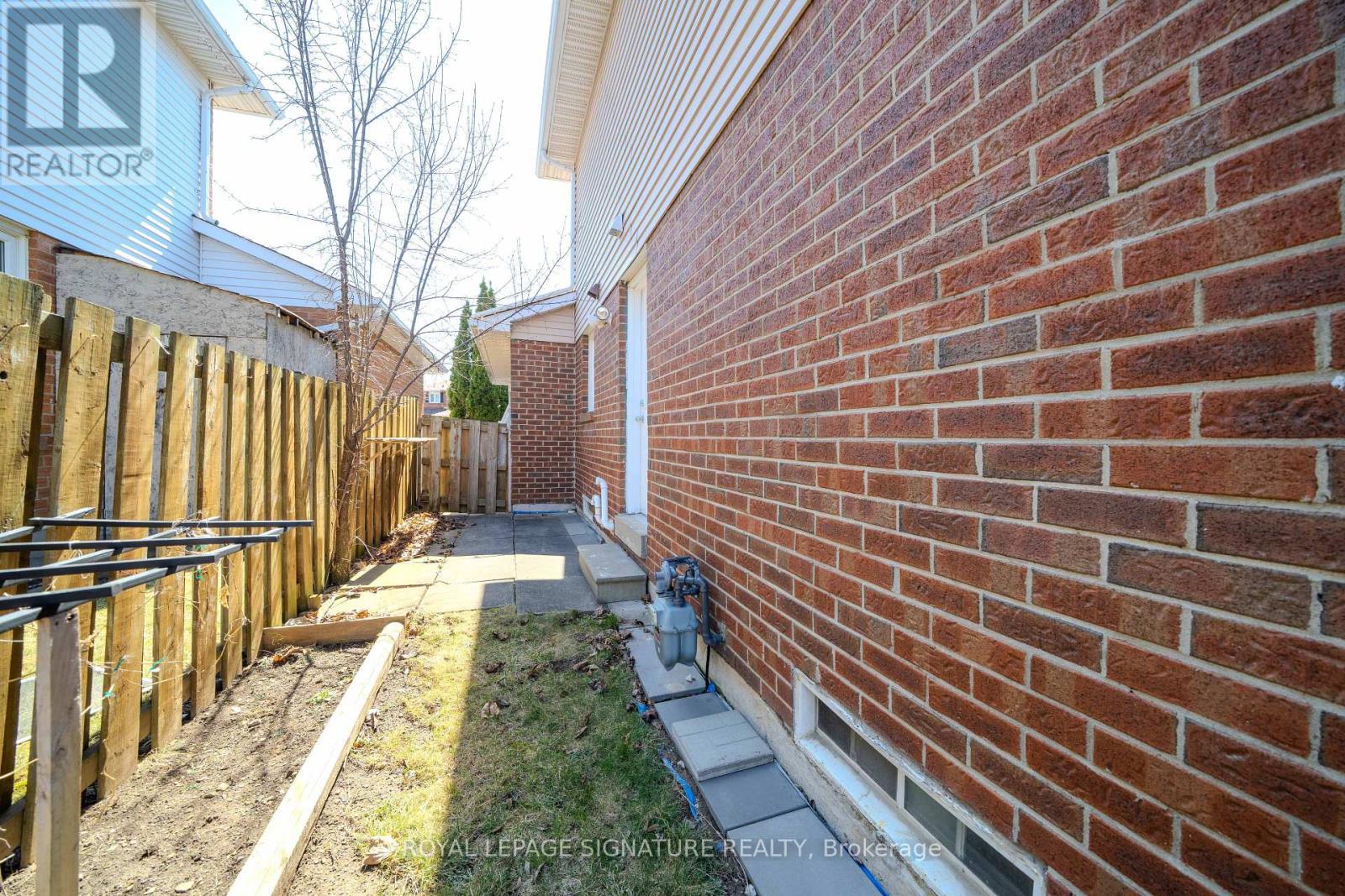 2 Summertime Court, Brampton, Ontario  L6Z 2B4 - Photo 30 - W12071172