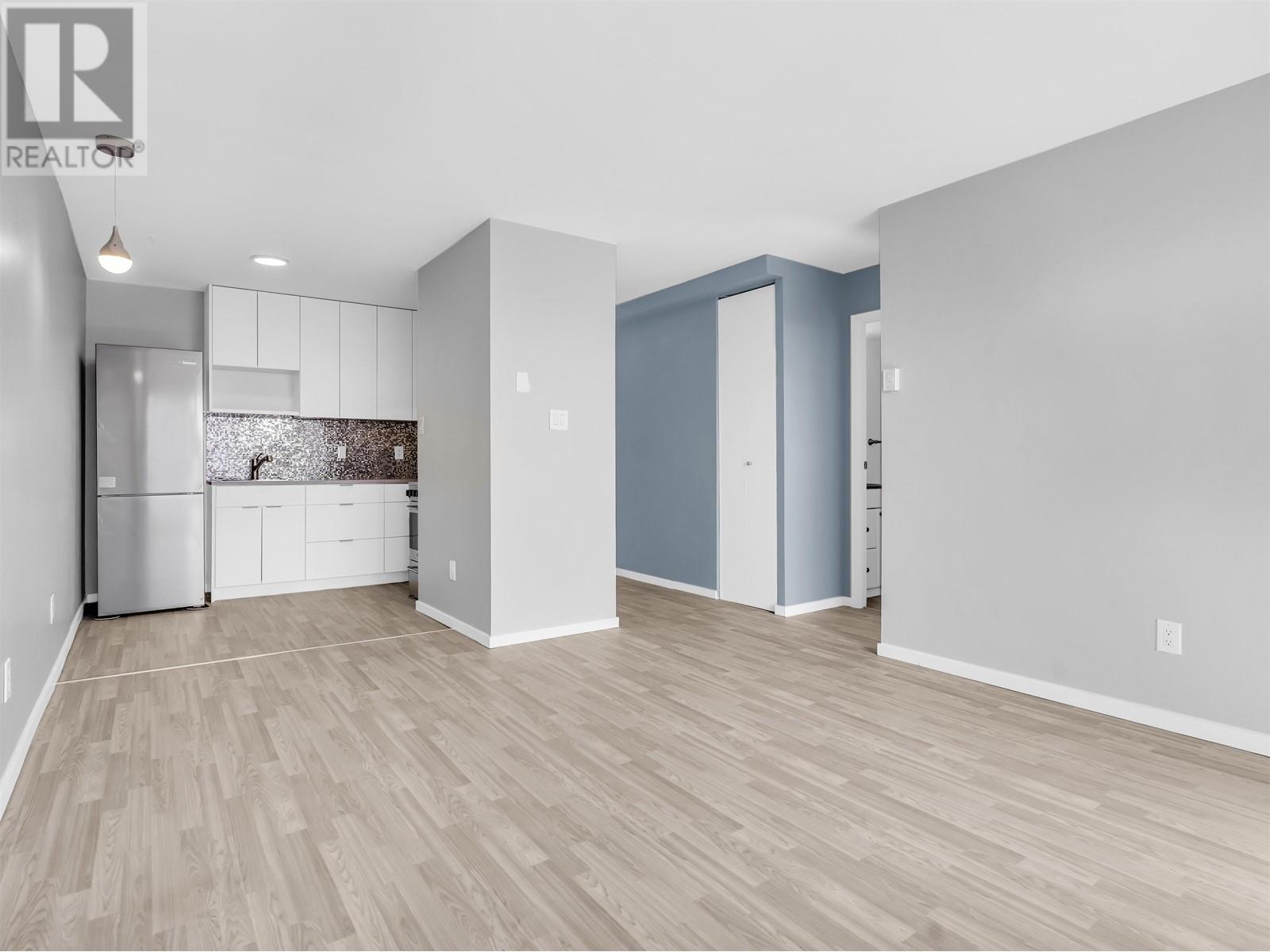 Property at 201 320 ROYAL AVENUE image 3