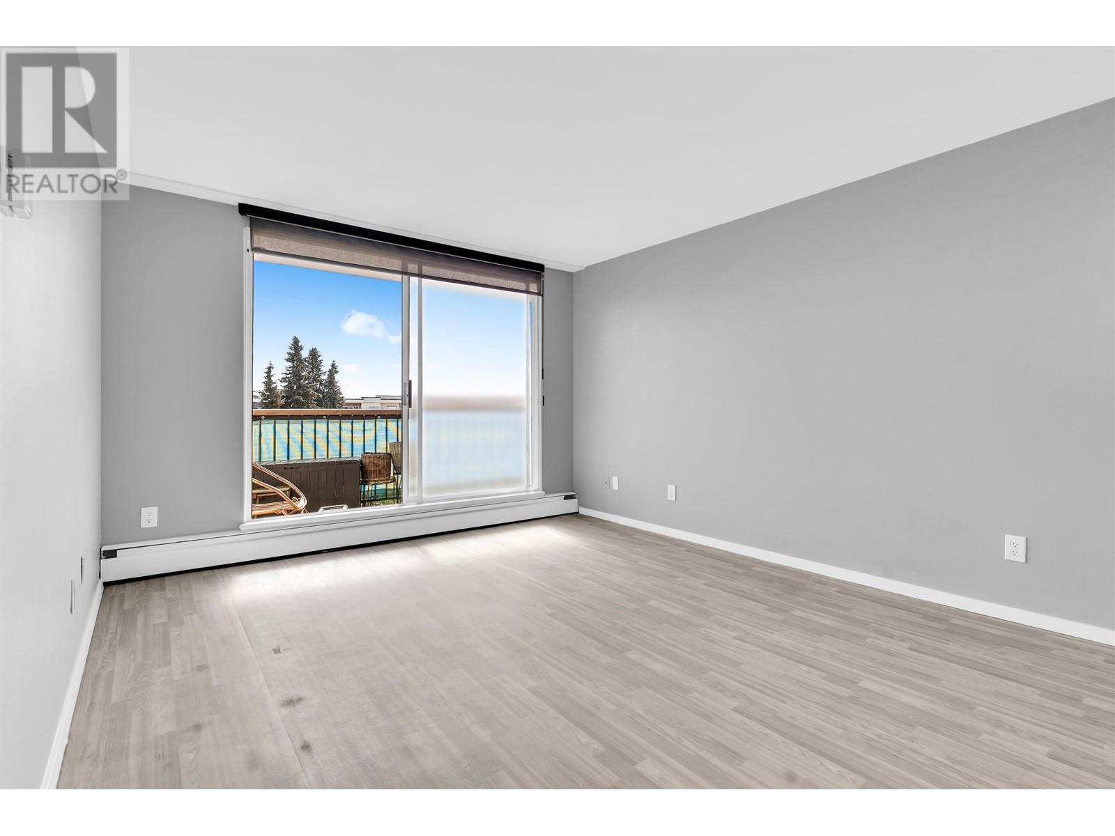 Property at 201 320 ROYAL AVENUE image 2