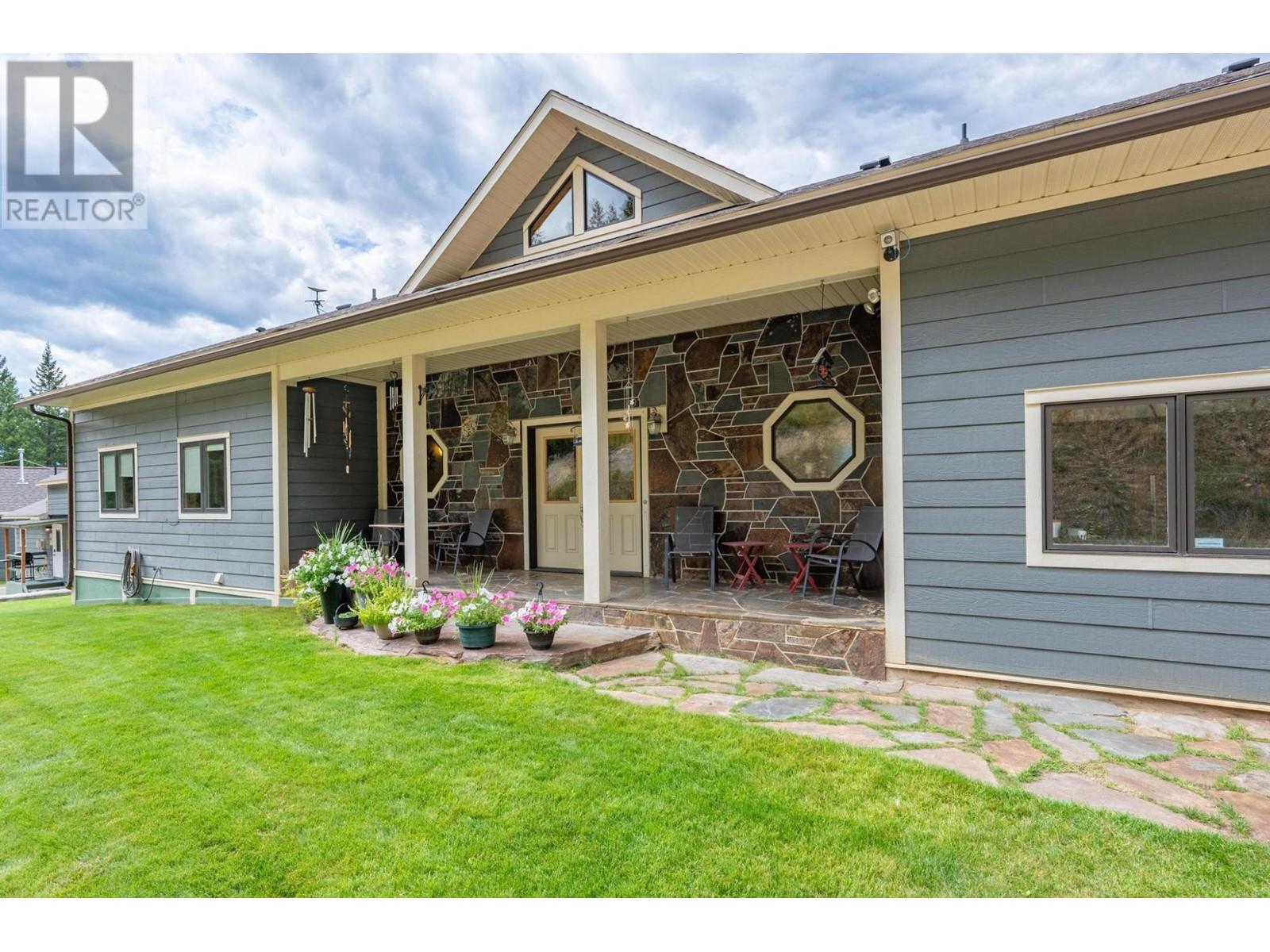 420 Ottoson Road, Golden, British Columbia  V0A 1H1 - Photo 5 - 10342636
