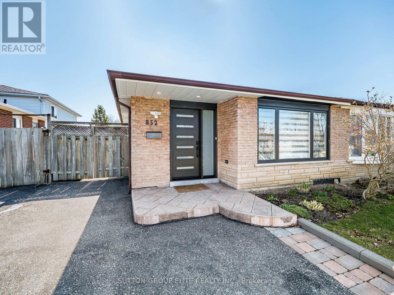 Property at 852 CONSORT CRESCENT image 2