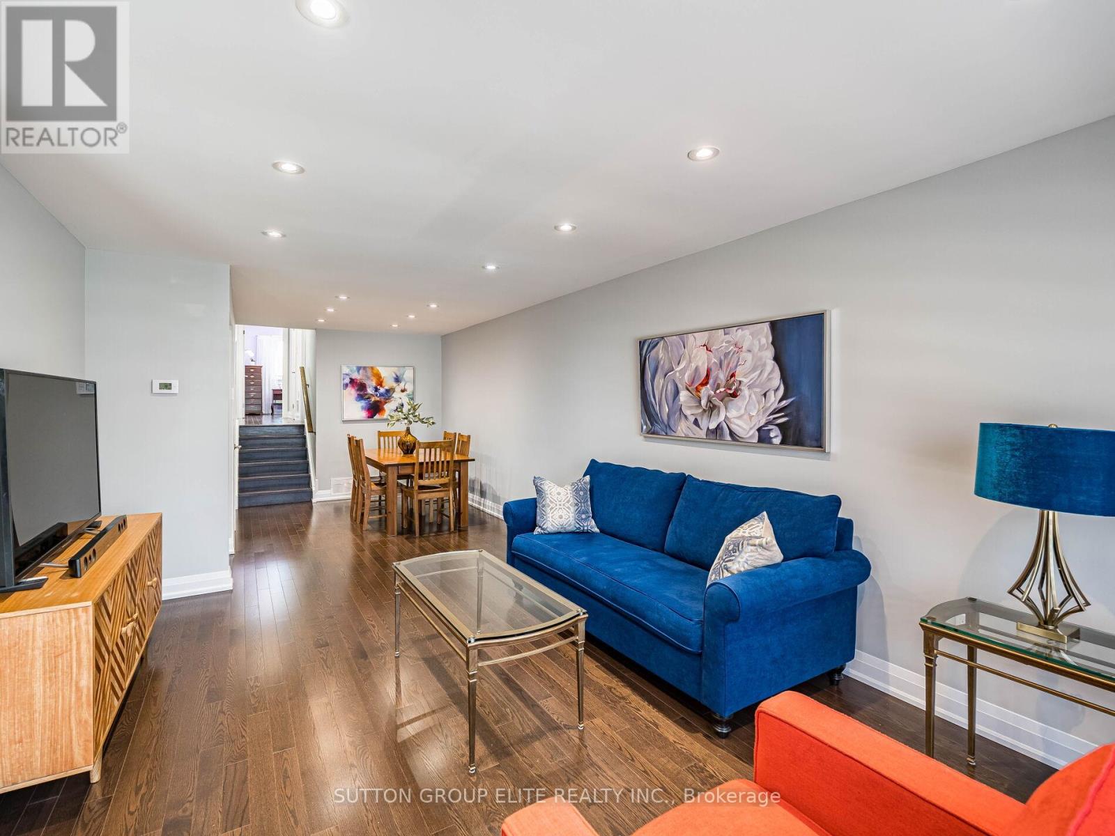 Property at 852 CONSORT CRESCENT image 5