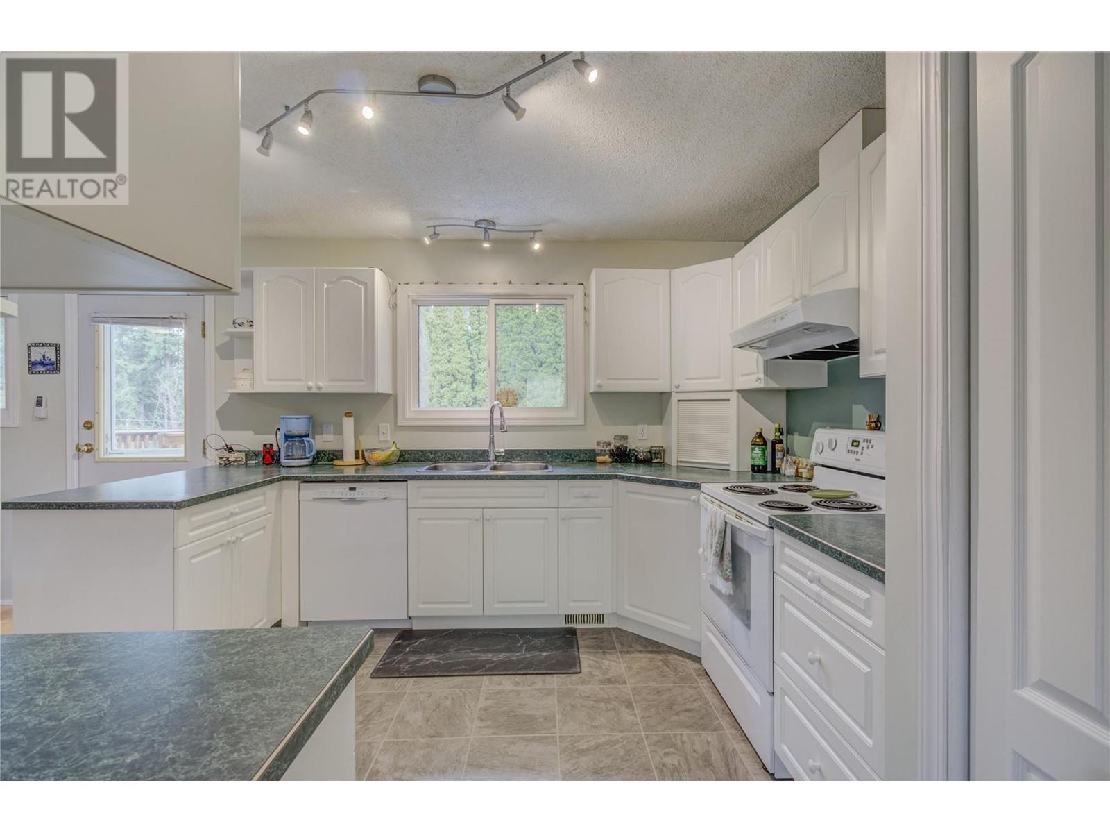 Property at 2651 20 Avenue NE image 3