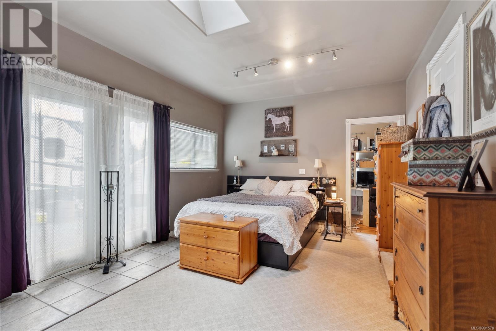 Property at 1032 Tatlow Rd image 5