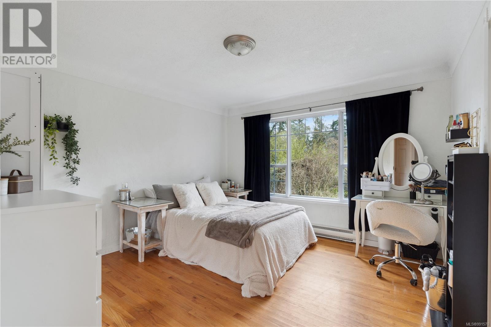 Property at 1032 Tatlow Rd image 3