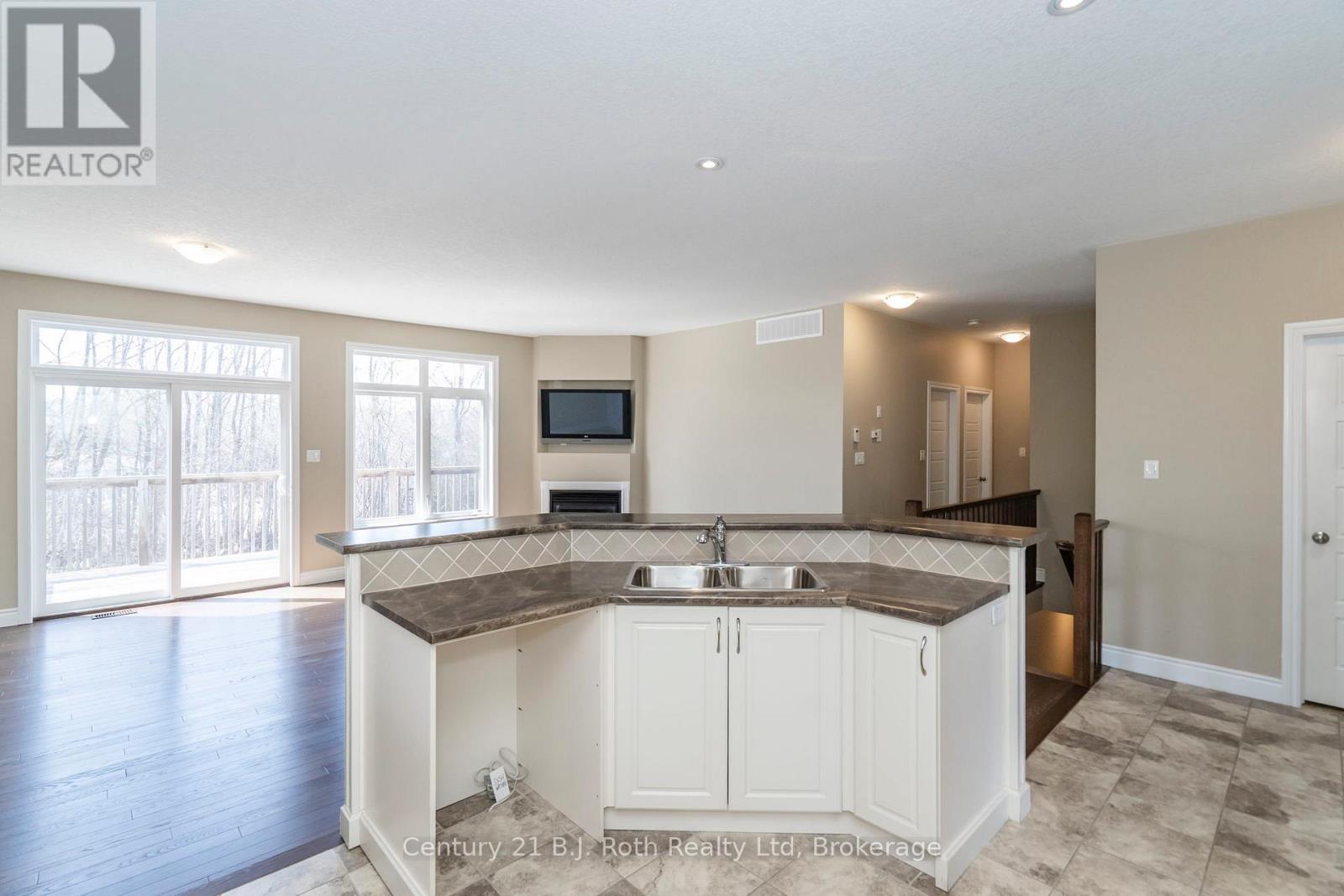 2 Wintergreen Circle, Tay, Ontario  L0K 2A0 - Photo 12 - S12072380