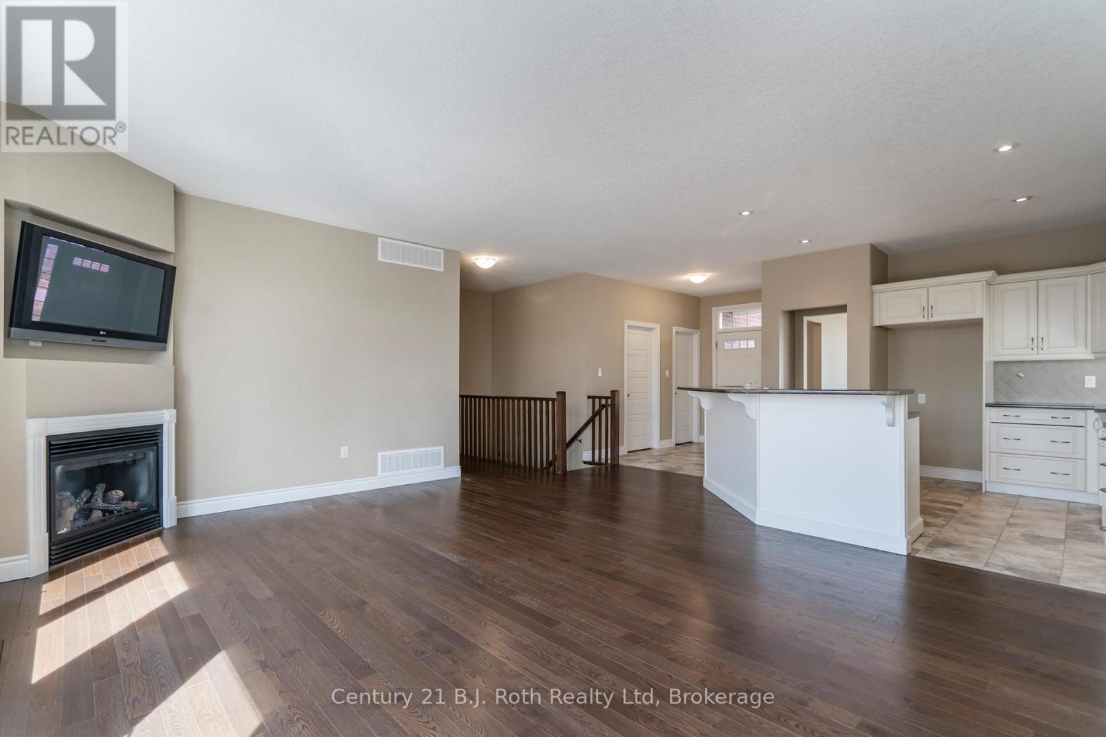 2 Wintergreen Circle, Tay, Ontario  L0K 2A0 - Photo 16 - S12072380