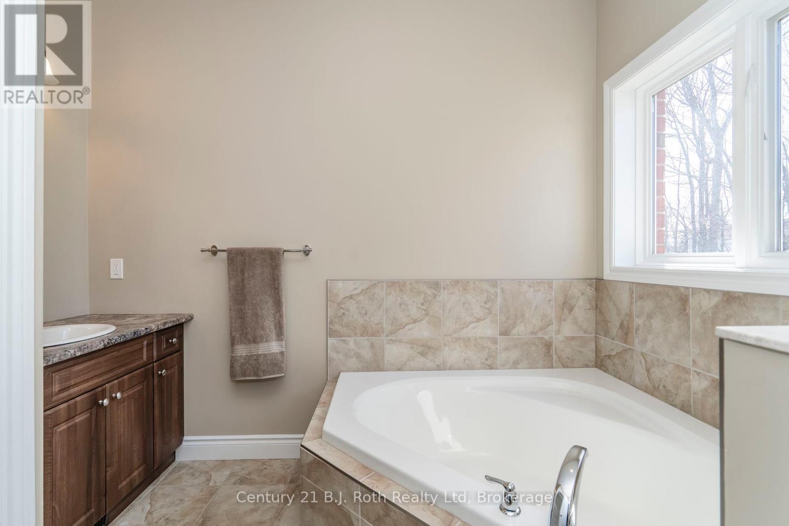 2 Wintergreen Circle, Tay, Ontario  L0K 2A0 - Photo 24 - S12072380