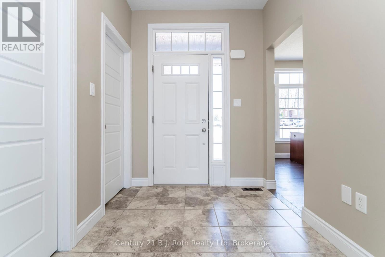 2 Wintergreen Circle, Tay, Ontario  L0K 2A0 - Photo 5 - S12072380