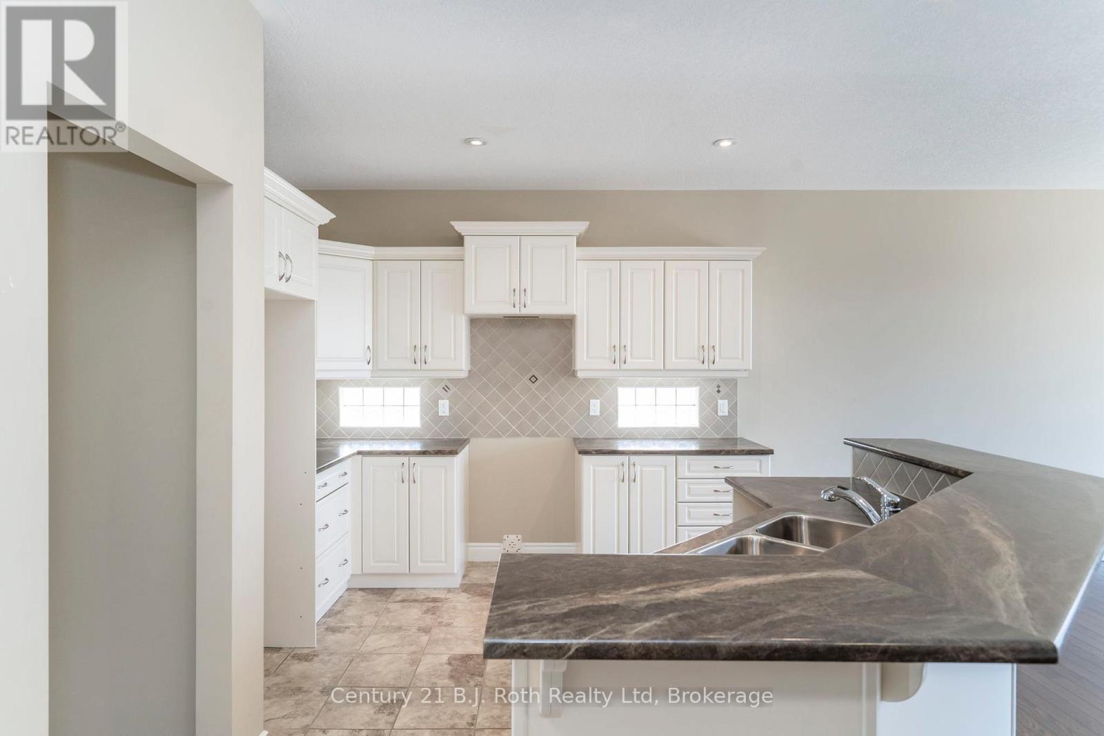2 Wintergreen Circle, Tay, Ontario  L0K 2A0 - Photo 8 - S12072380