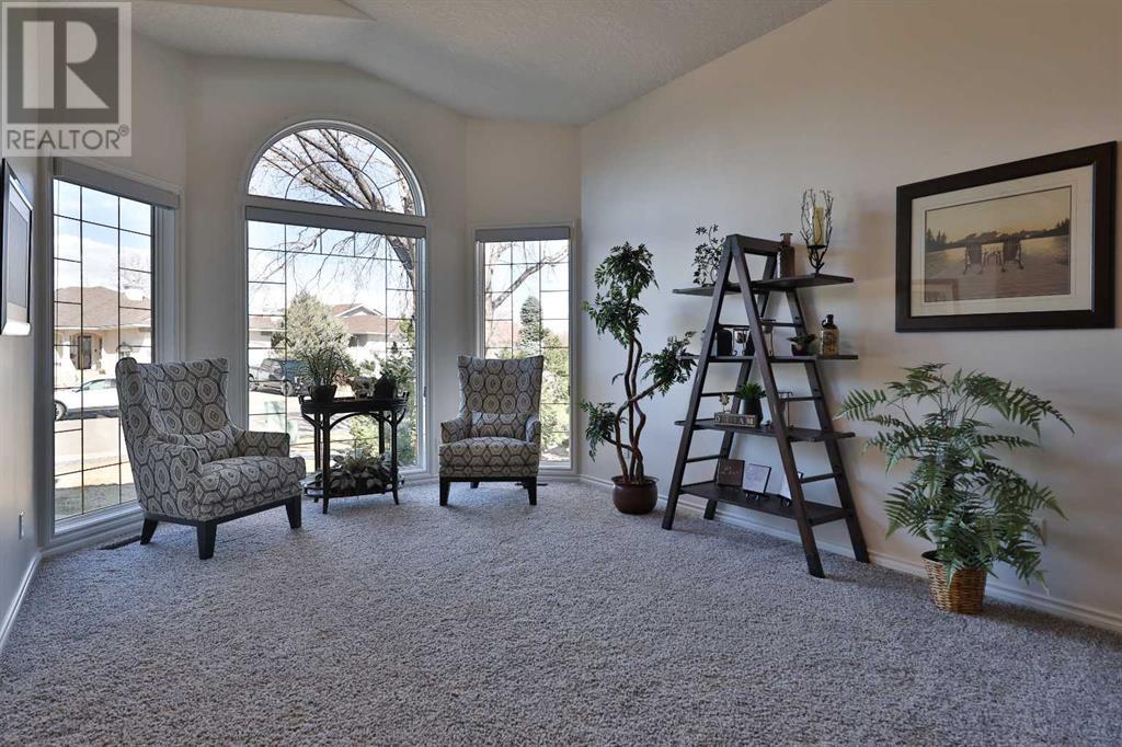 Property at 42 Fairmont Park Lane S image 3