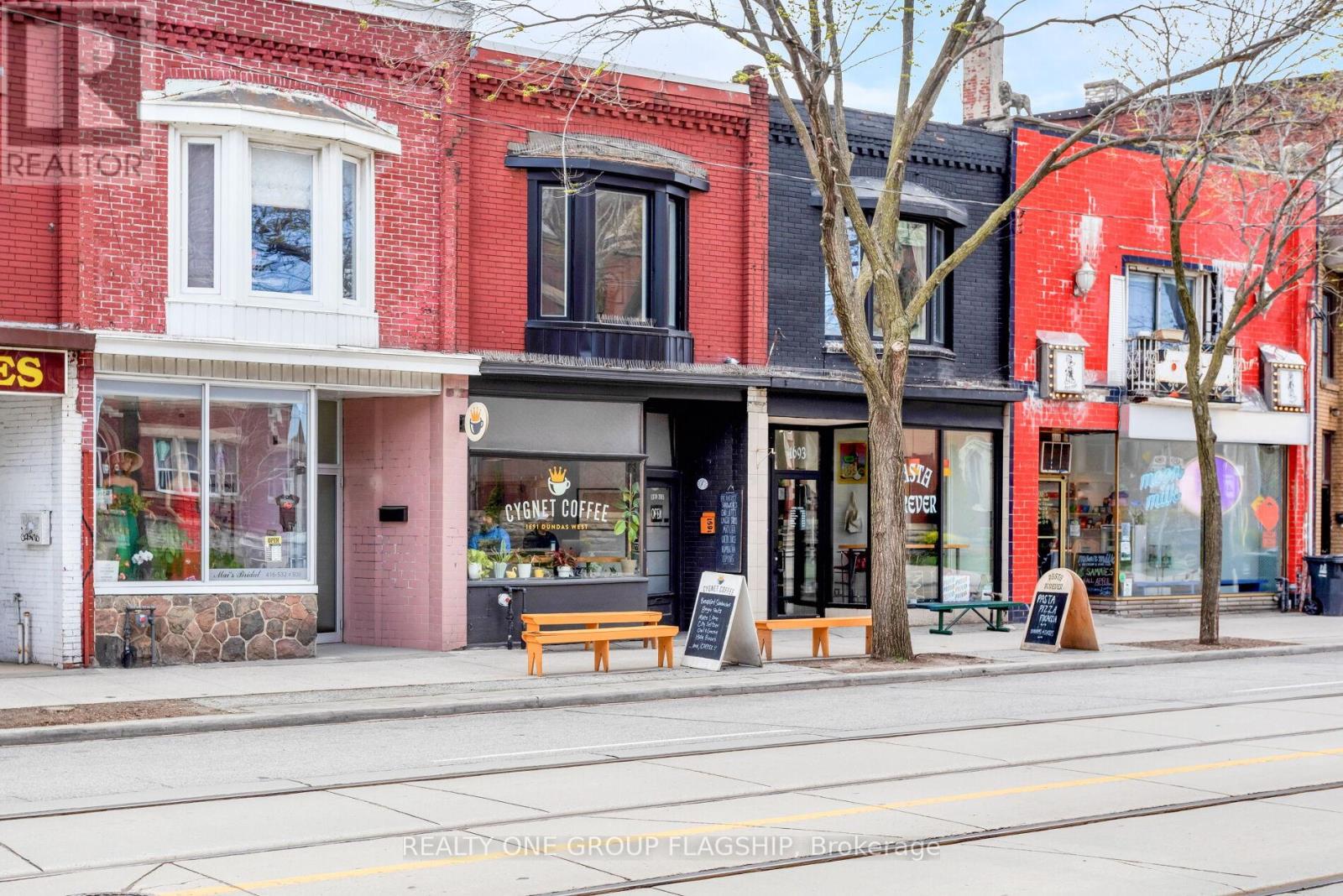 Property at 1691 DUNDAS STREET W image 2