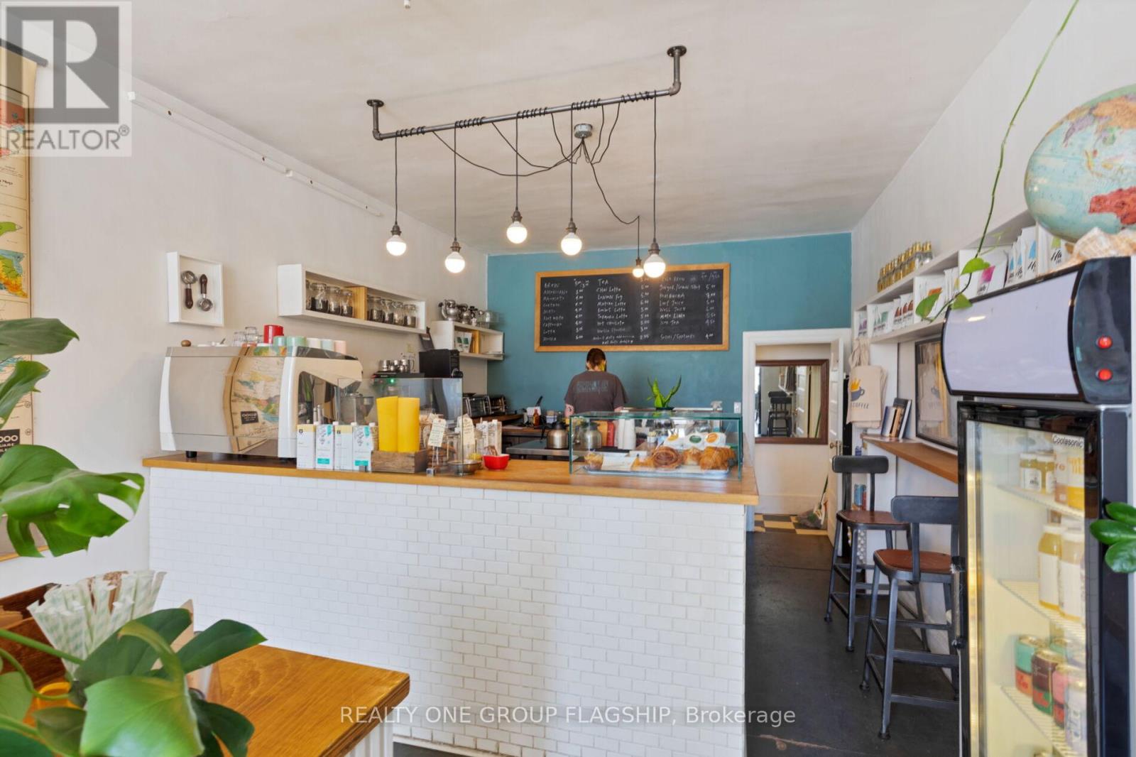 Property at 1691 DUNDAS STREET W image 5