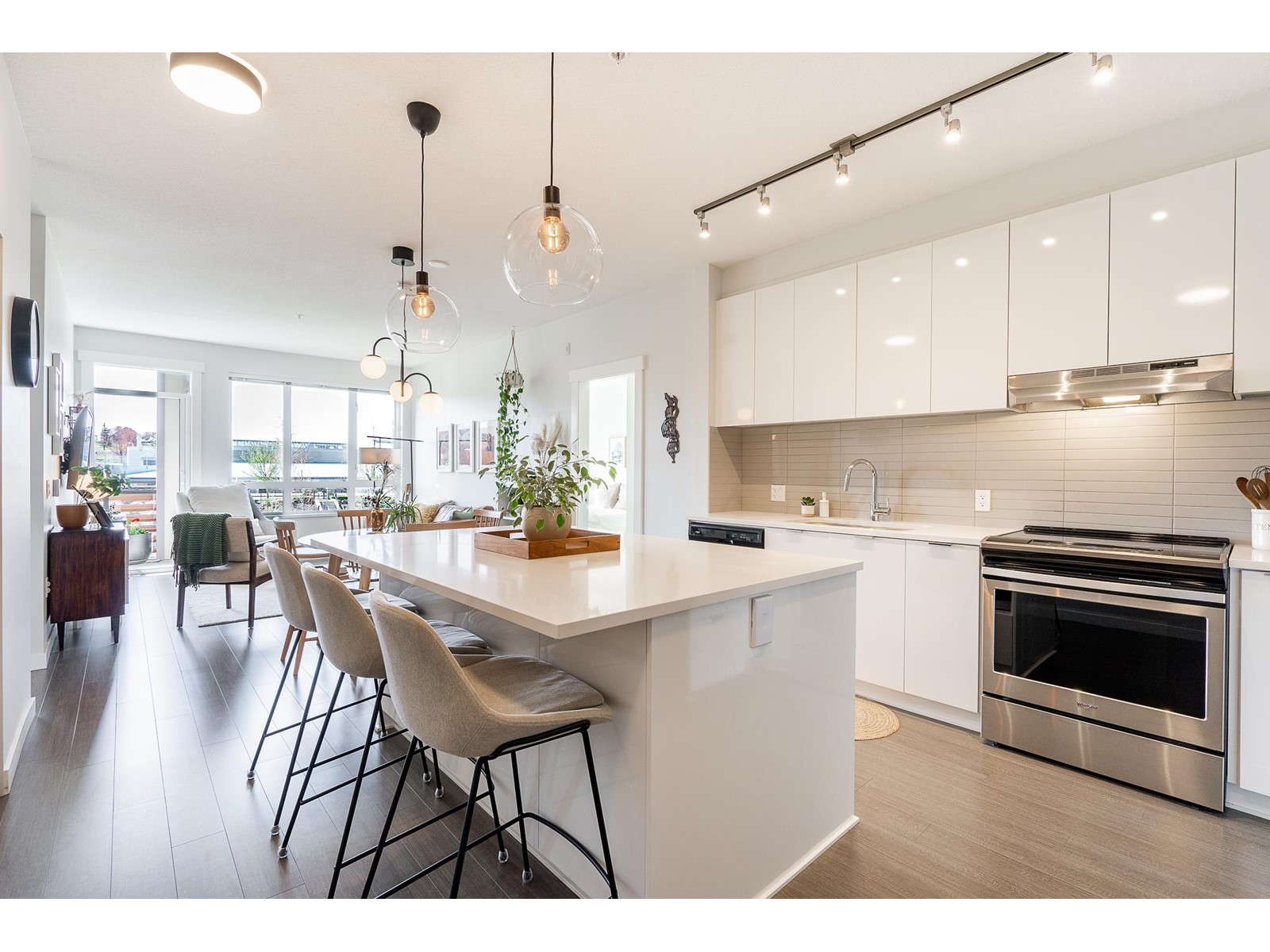 301 31158 Westridge Place, Abbotsford, British Columbia  V2T 0K5 - Photo 1 - R2986014