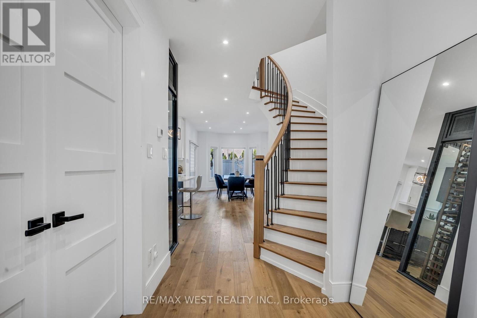 Property at 26 ARISTA GATE image 4