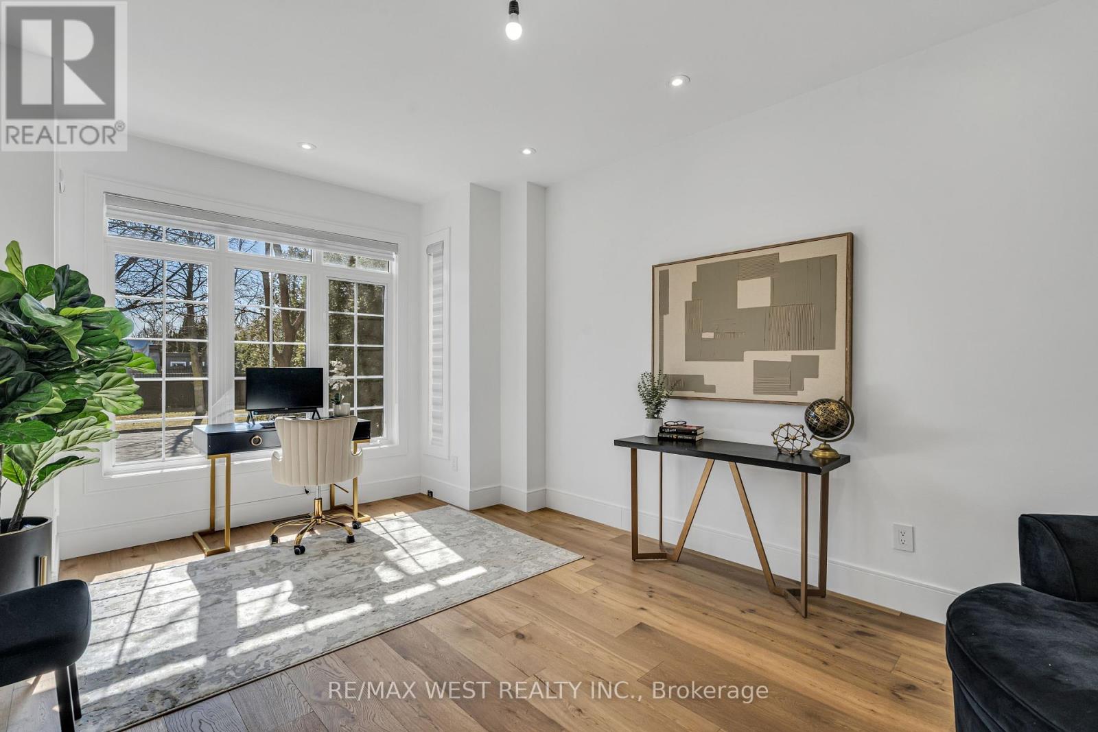 Property at 26 ARISTA GATE image 5