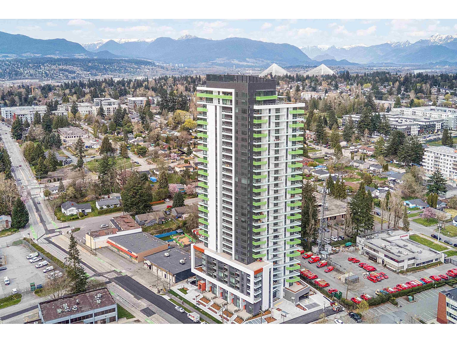 1802 10428 Whalley Boulevard, Surrey, British Columbia  V3T 1W6 - Photo 1 - R2988355
