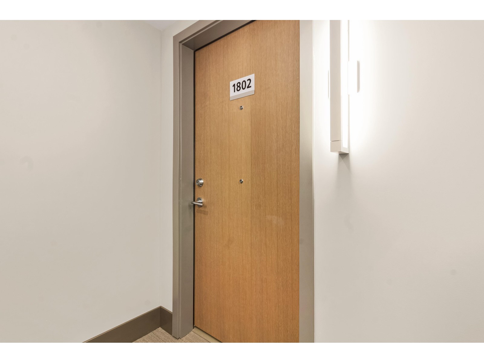 1802 10428 Whalley Boulevard, Surrey, British Columbia  V3T 1W6 - Photo 2 - R2988355