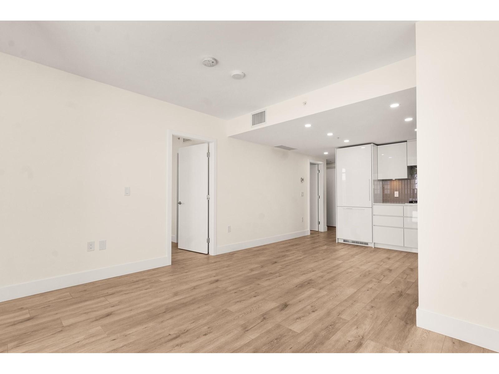 1802 10428 Whalley Boulevard, Surrey, British Columbia  V3T 1W6 - Photo 21 - R2988355