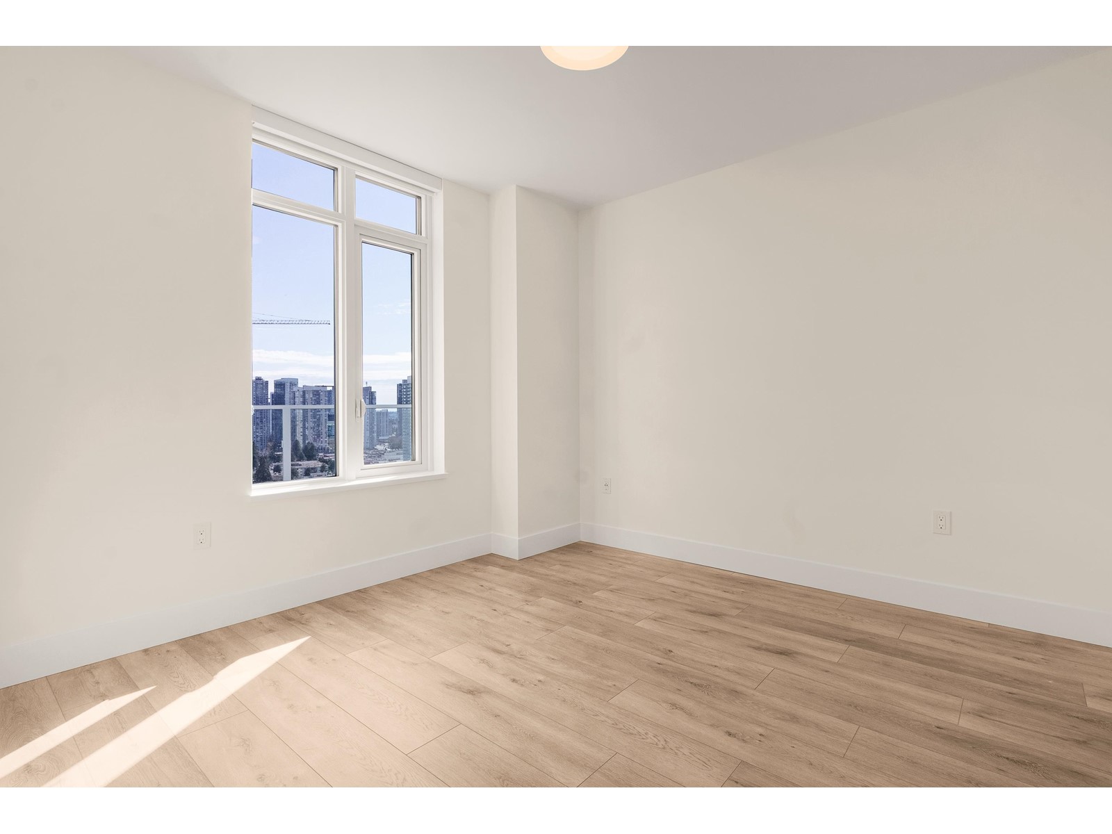 1802 10428 Whalley Boulevard, Surrey, British Columbia  V3T 1W6 - Photo 14 - R2988355