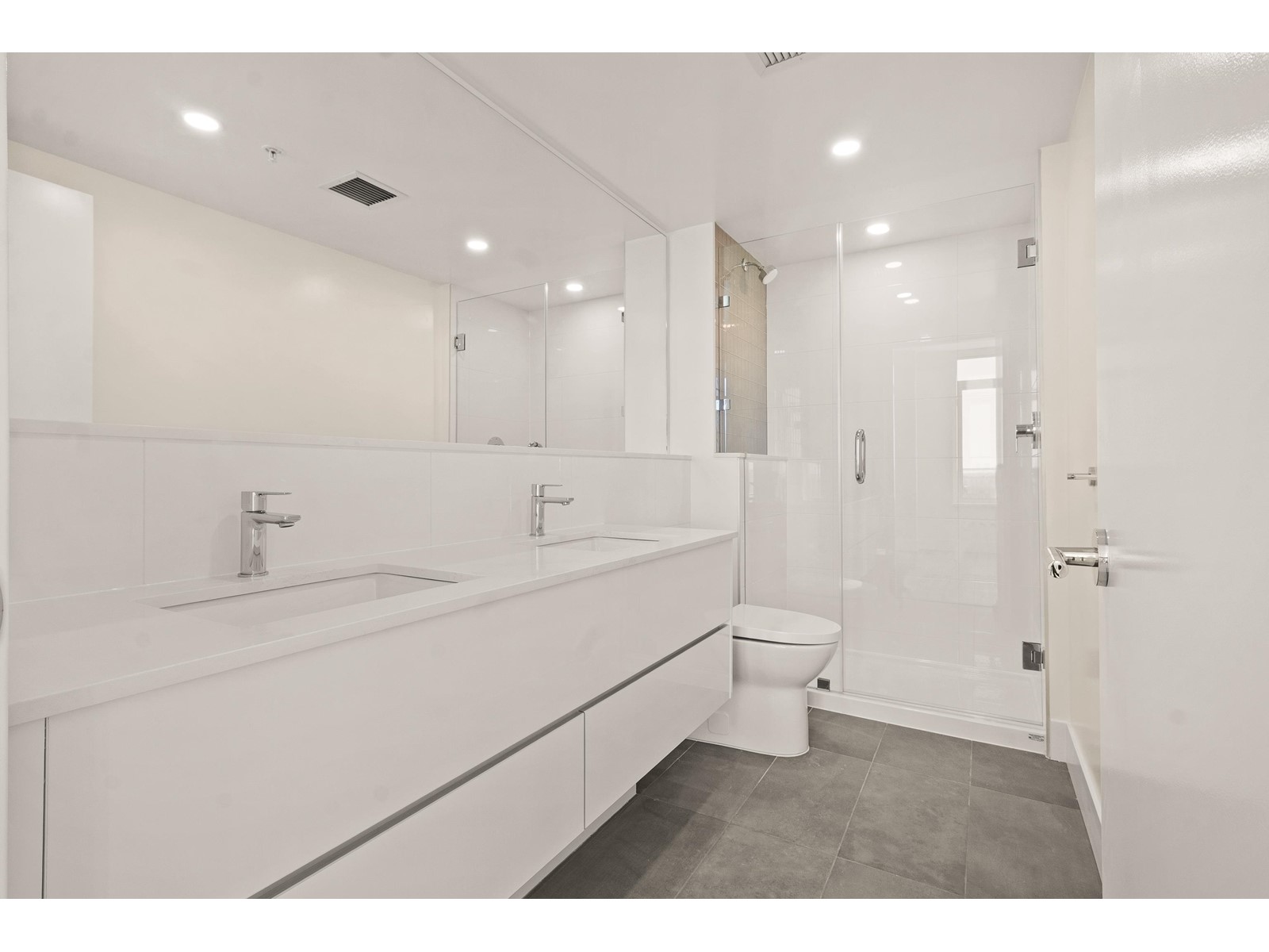 1802 10428 Whalley Boulevard, Surrey, British Columbia  V3T 1W6 - Photo 18 - R2988355