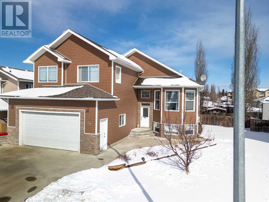 Property at 39 Cedar Heights image 1