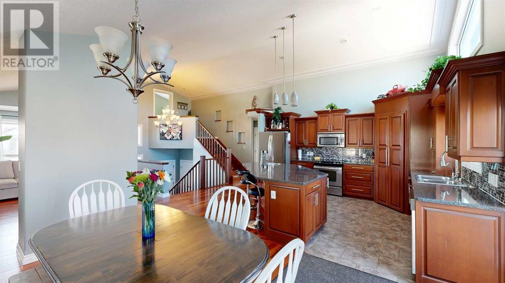 Property at 39 Cedar Heights image 4