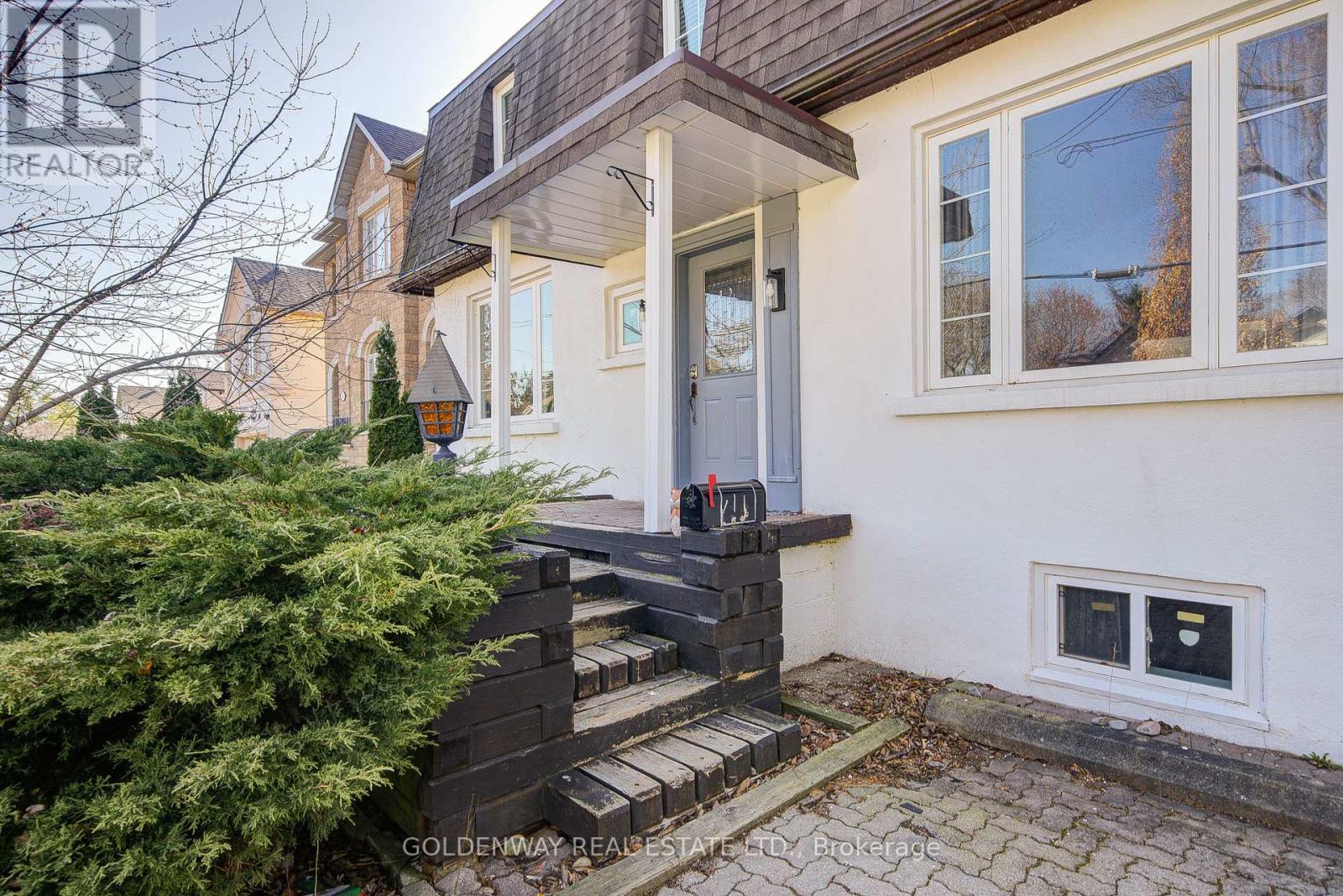 Property at 211 PEMBERTON AVENUE image 3