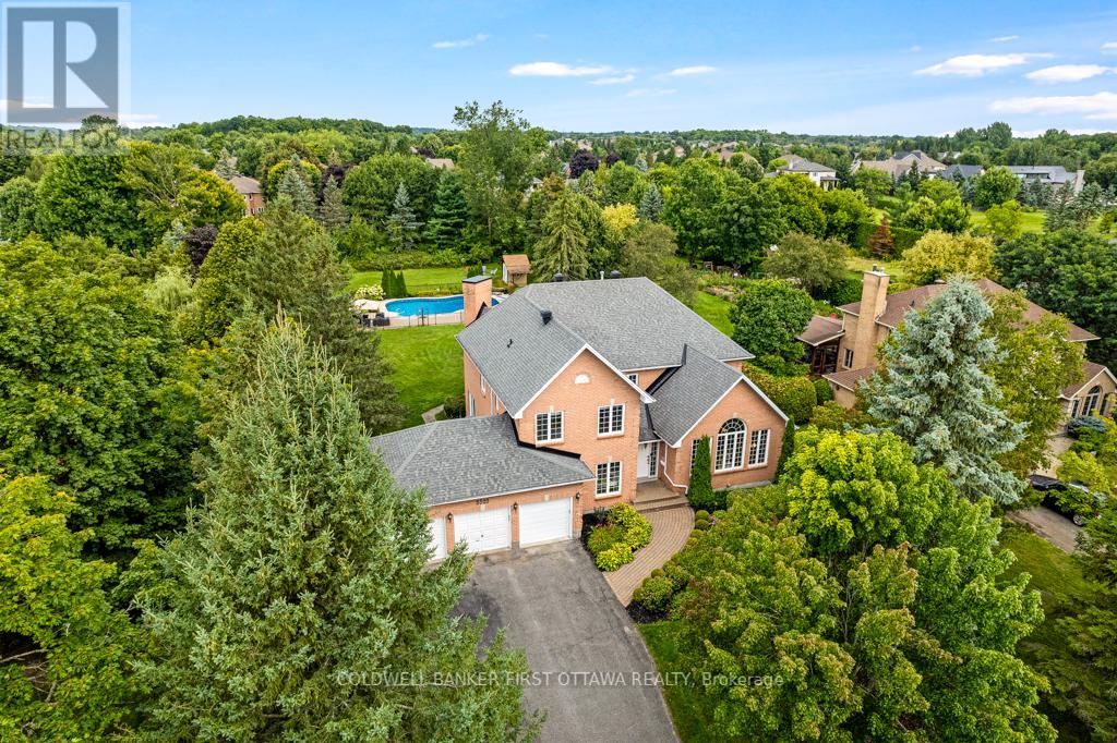 Property at 5525 PETTAPIECE CRESCENT image 3