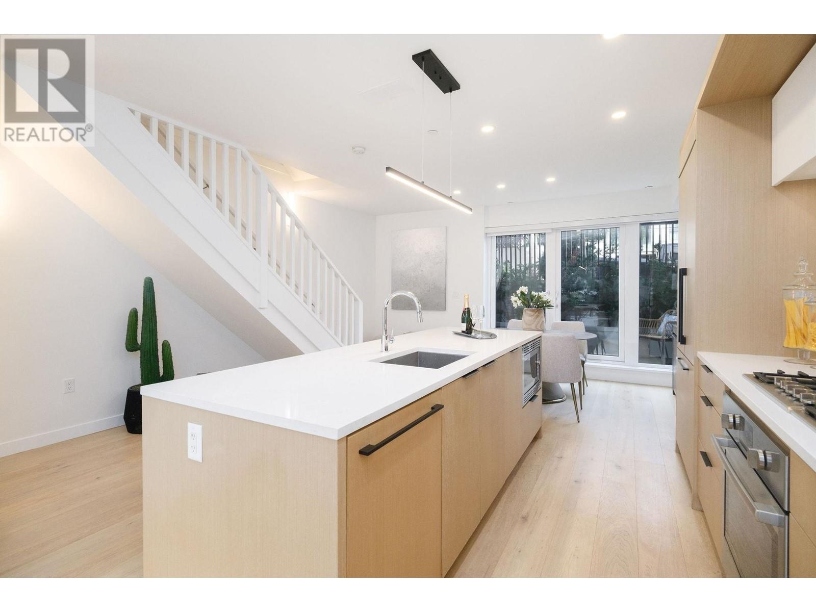114 649 E 3rd Street, North Vancouver, British Columbia  V7L 1G6 - Photo 11 - R2988378