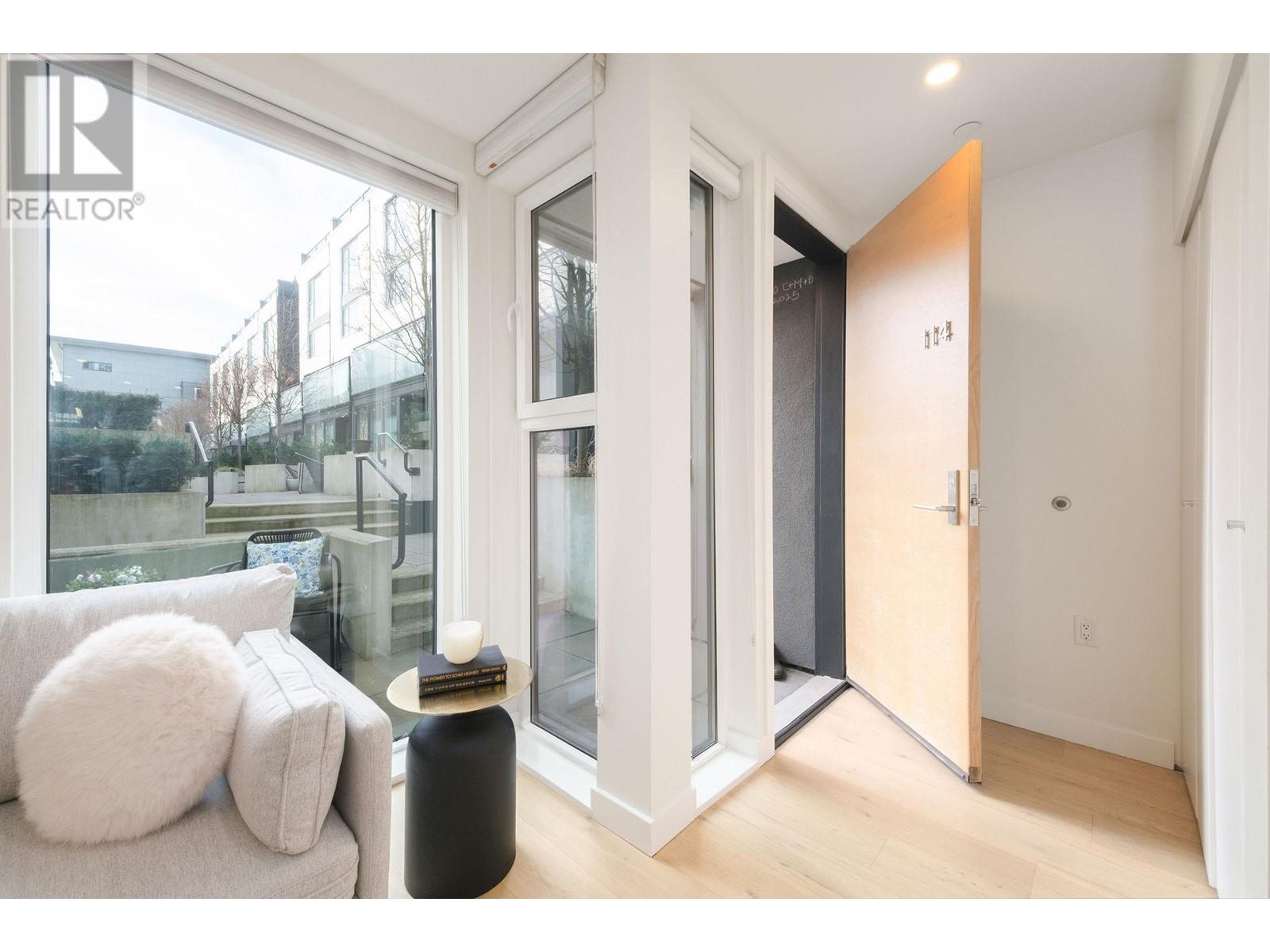 114 649 E 3rd Street, North Vancouver, British Columbia  V7L 1G6 - Photo 6 - R2988378