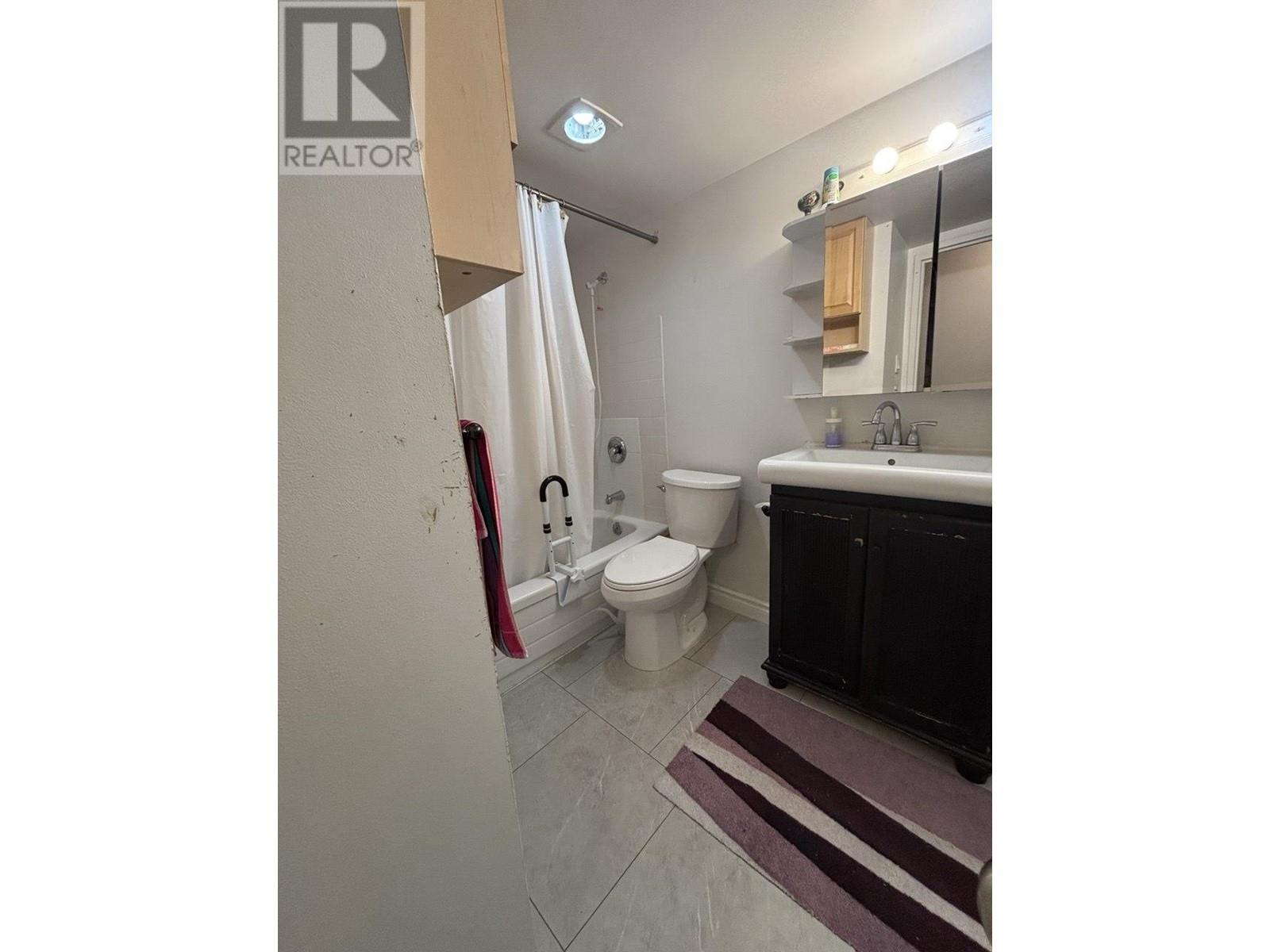 304 2012 Fullerton Avenue, North Vancouver, British Columbia  V7P 3E3 - Photo 6 - R2988389