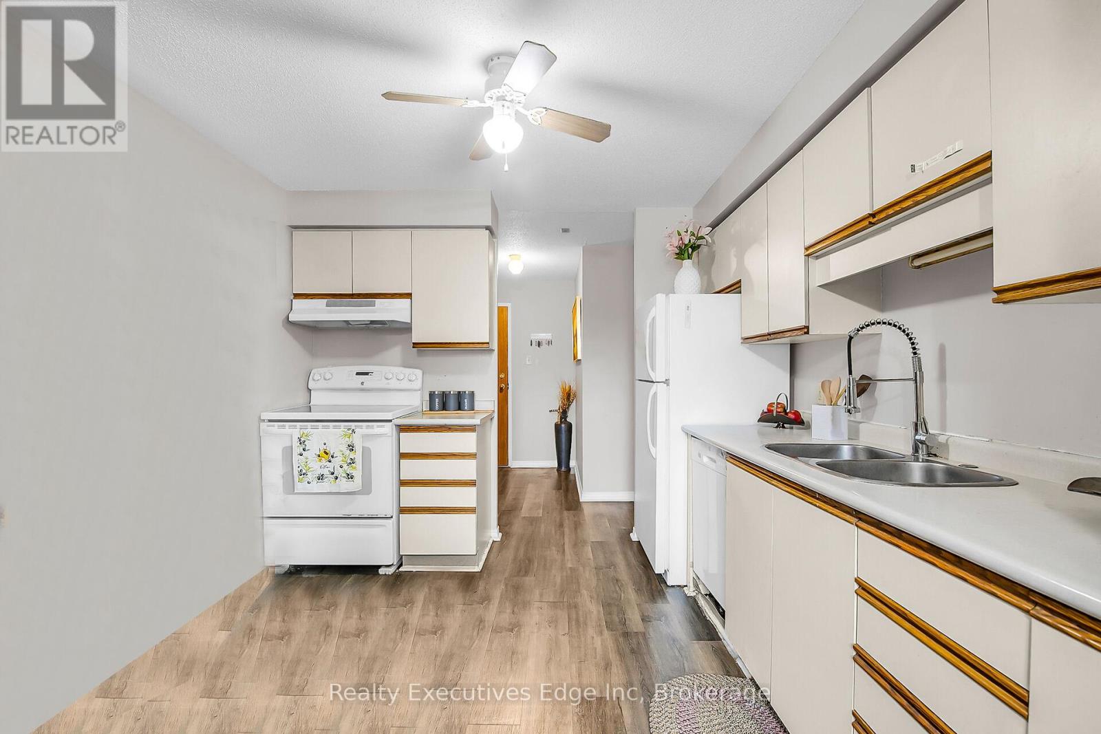 105 - 35 Green Valley Drive, Kitchener, Ontario  N2P 2A5 - Photo 13 - X12072563