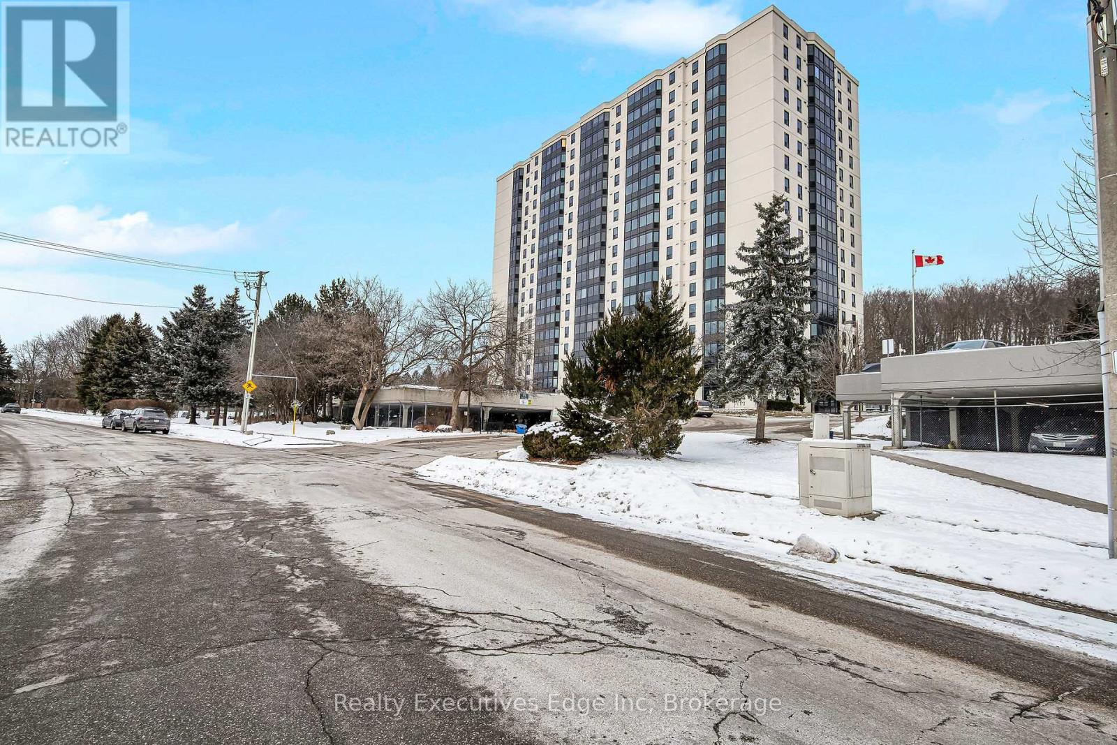 105 - 35 Green Valley Drive, Kitchener, Ontario  N2P 2A5 - Photo 2 - X12072563