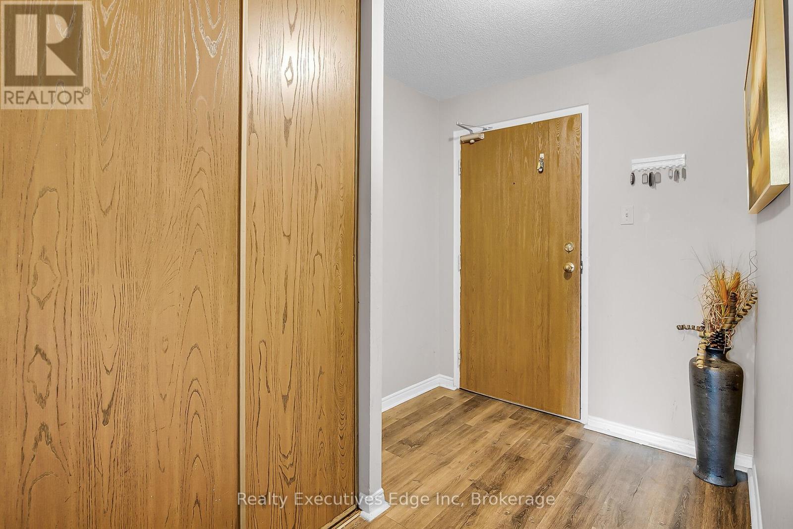 105 - 35 Green Valley Drive, Kitchener, Ontario  N2P 2A5 - Photo 7 - X12072563