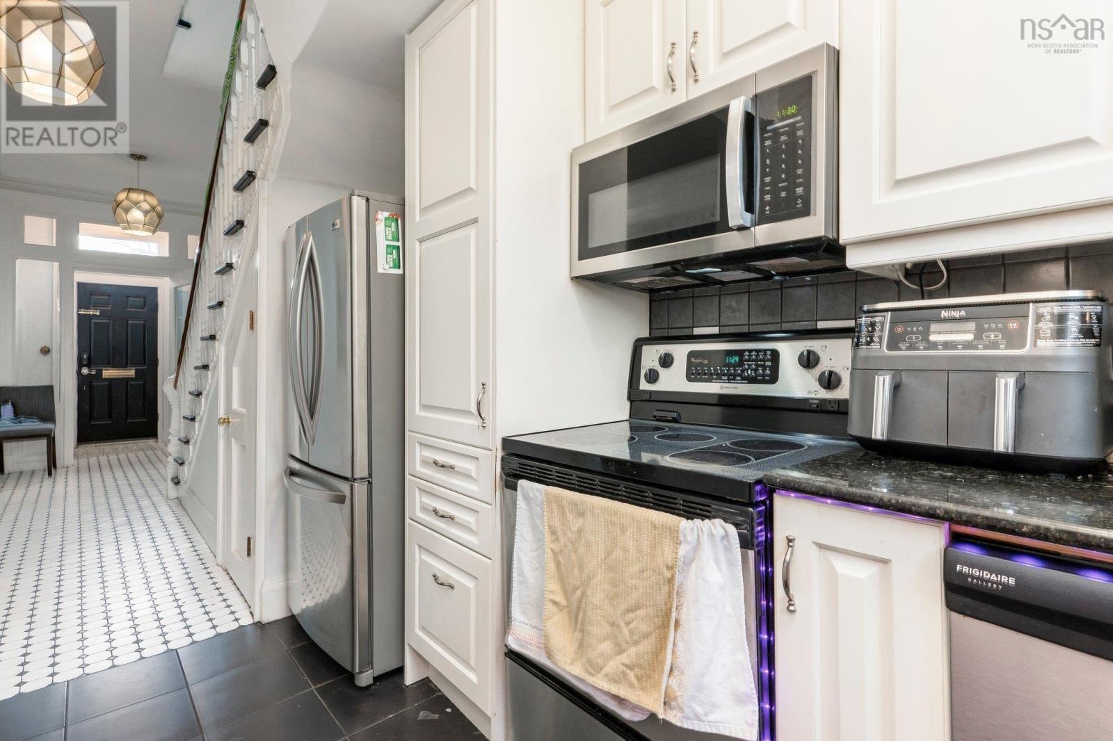 1056 Bland Street, Halifax, Nova Scotia  B3H 2S8 - Photo 7 - 202507342