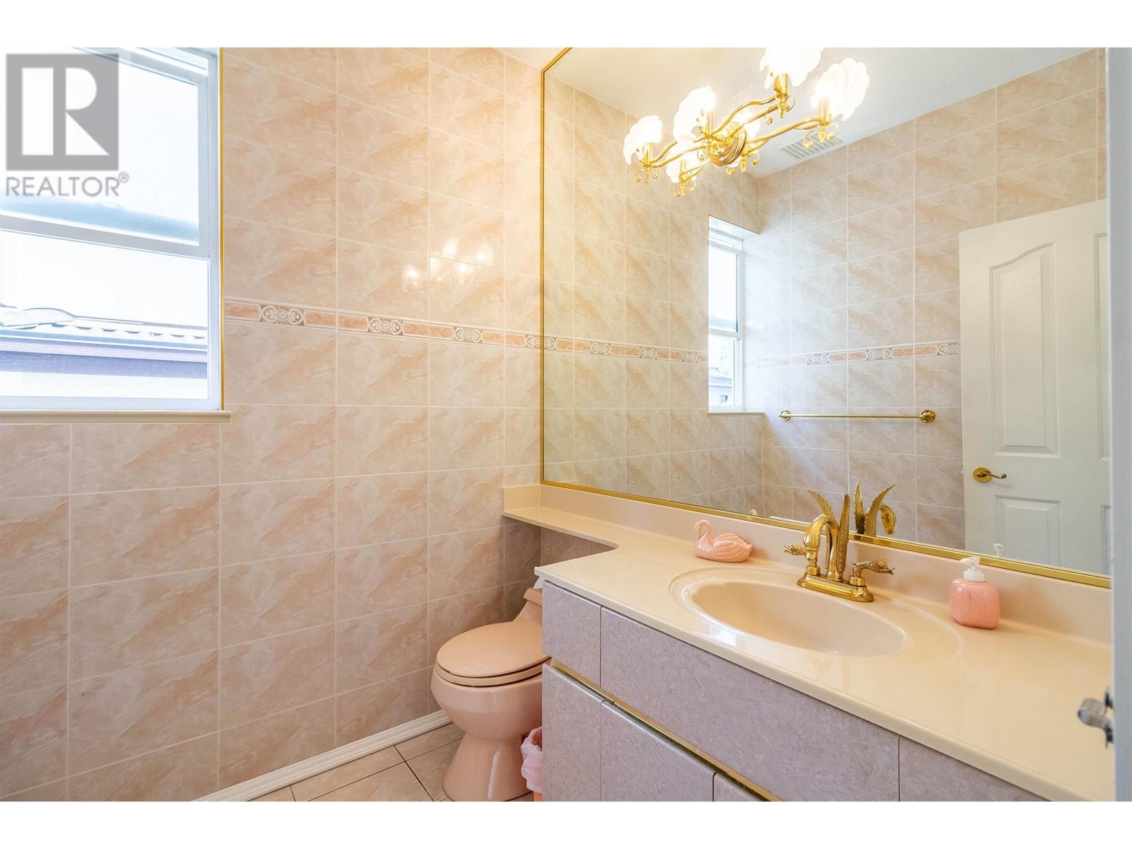 7286 Barnet Road, Burnaby, British Columbia  V5A 1E2 - Photo 12 - R2988422