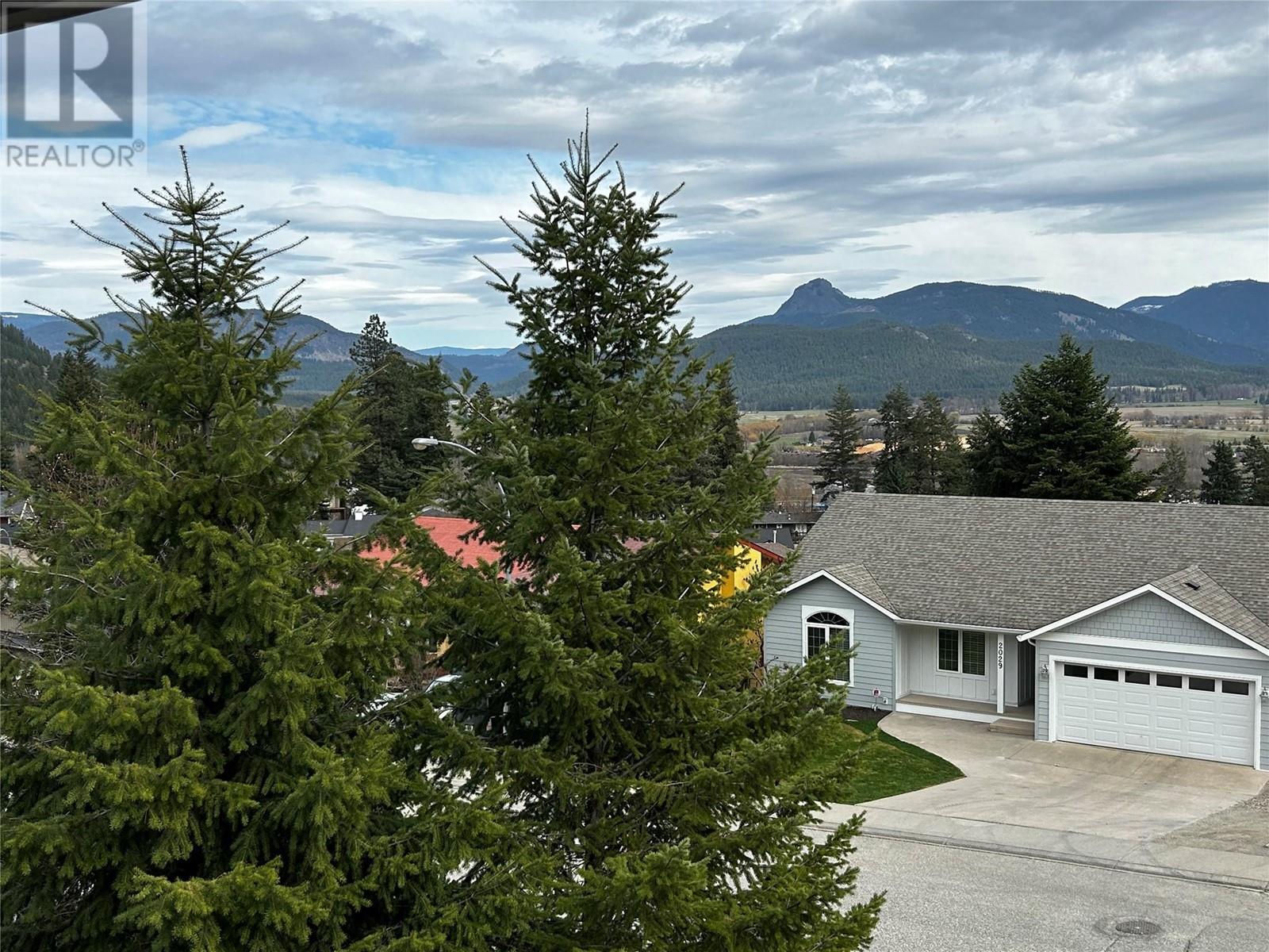 Property at 2024 Mountain View Avenue image 3