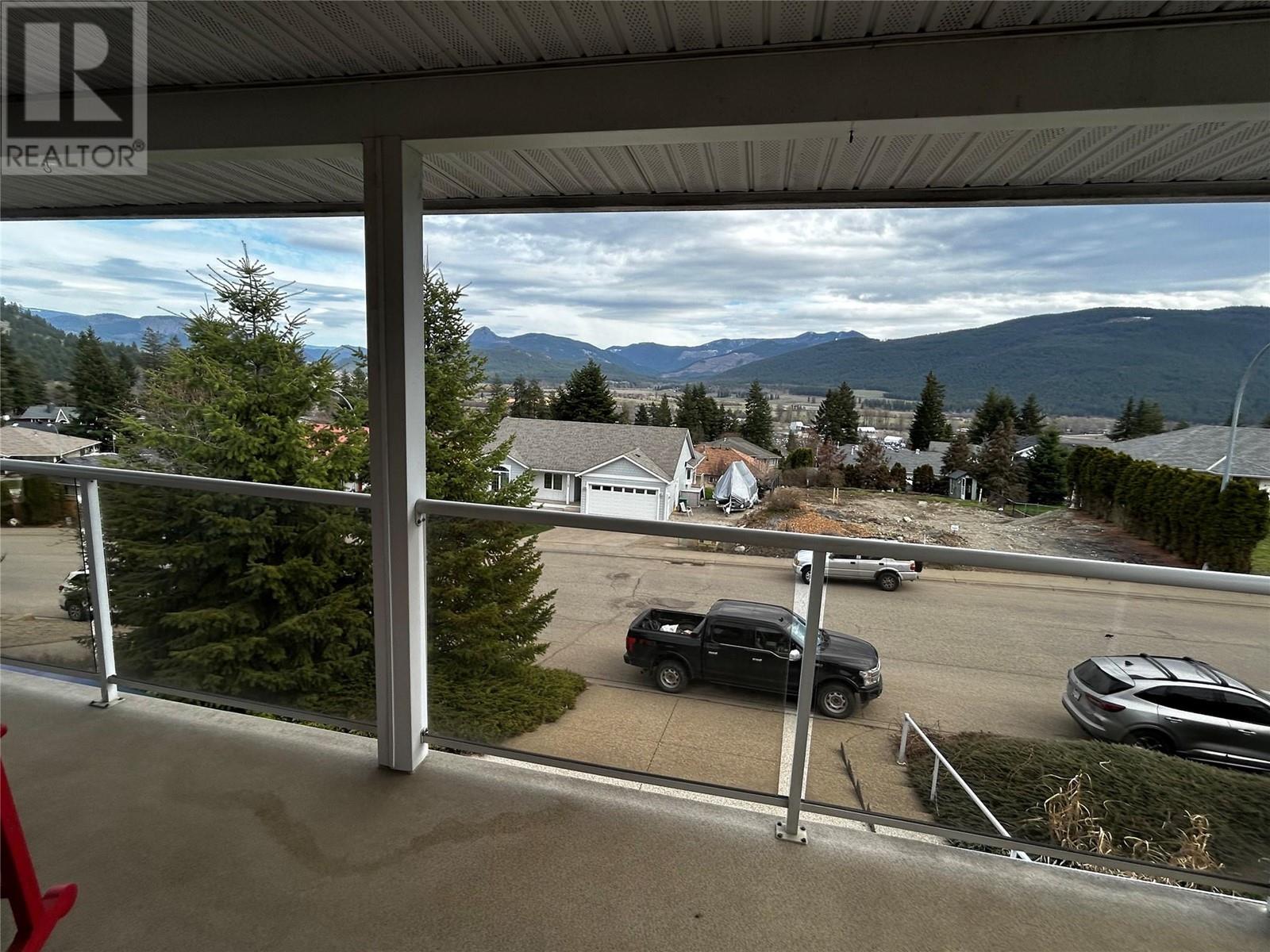 Property at 2024 Mountain View Avenue image 5