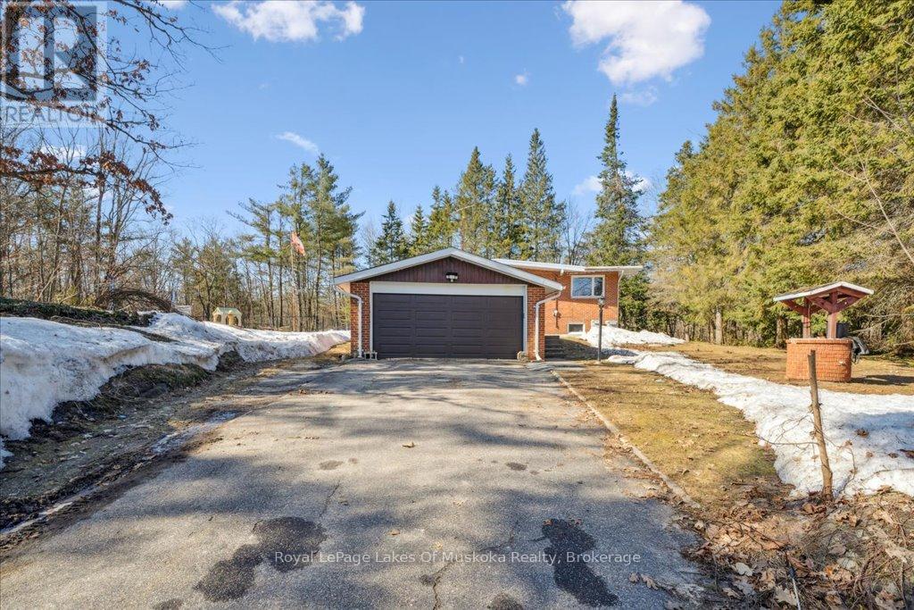 1030 Simpson Road, Gravenhurst, Ontario  P1P 1R1 - Photo 41 - X12071265