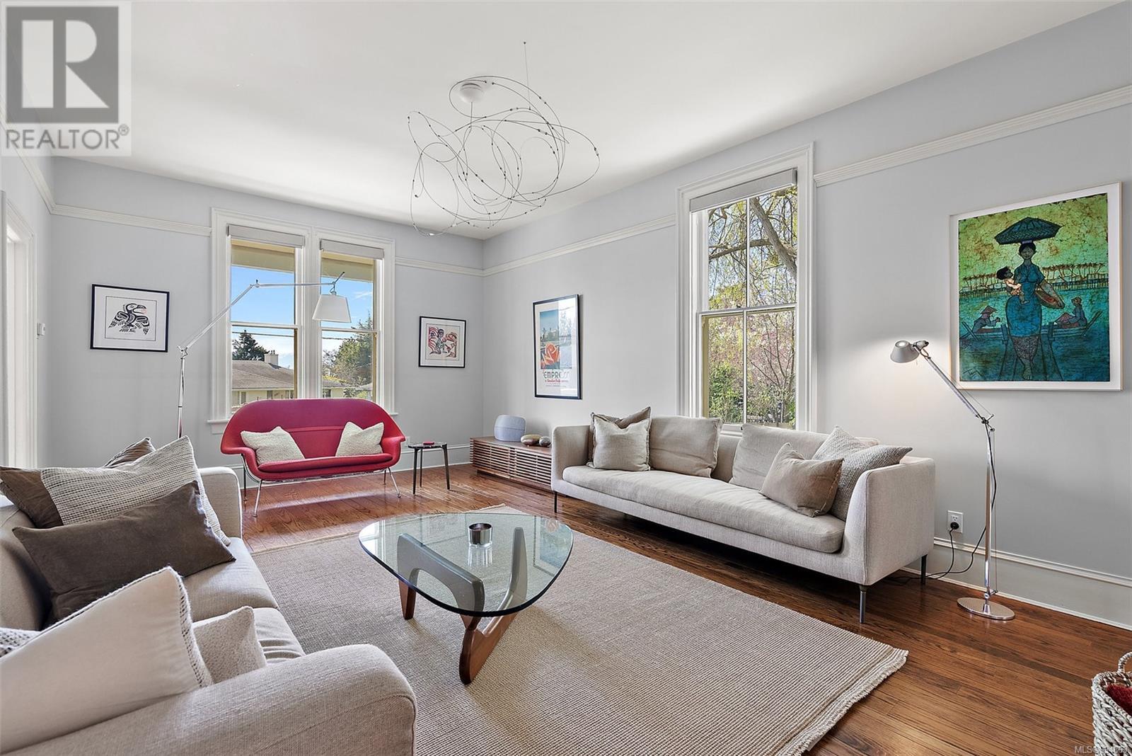 Property at 1564 Rockland Ave image 5