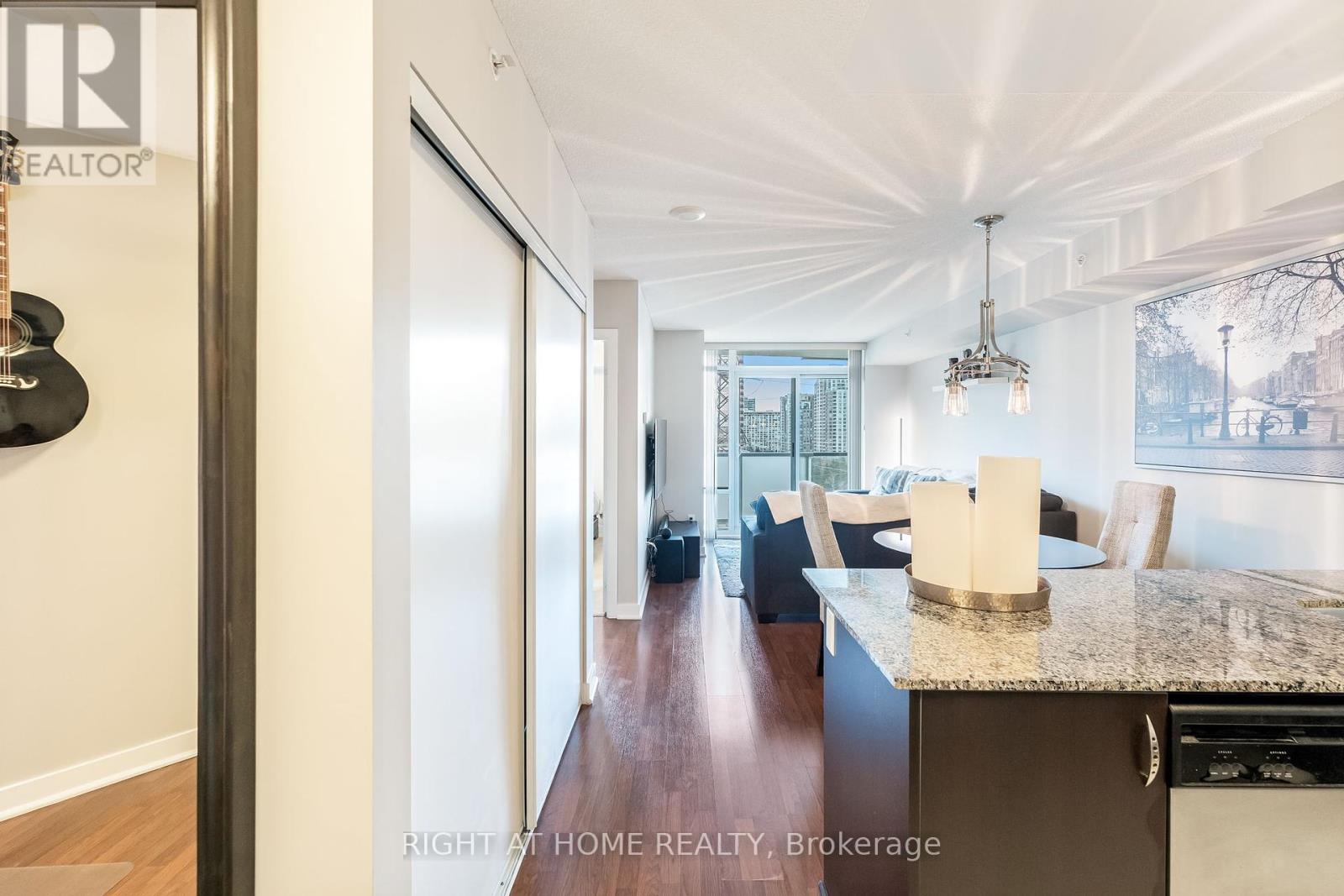 Property at 1010 - 5740 YONGE STREET image 2