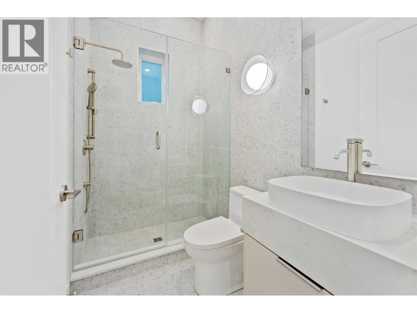 2 2241 E 8th Avenue, Vancouver, British Columbia  V5N 1V4 - Photo 8 - R2988058