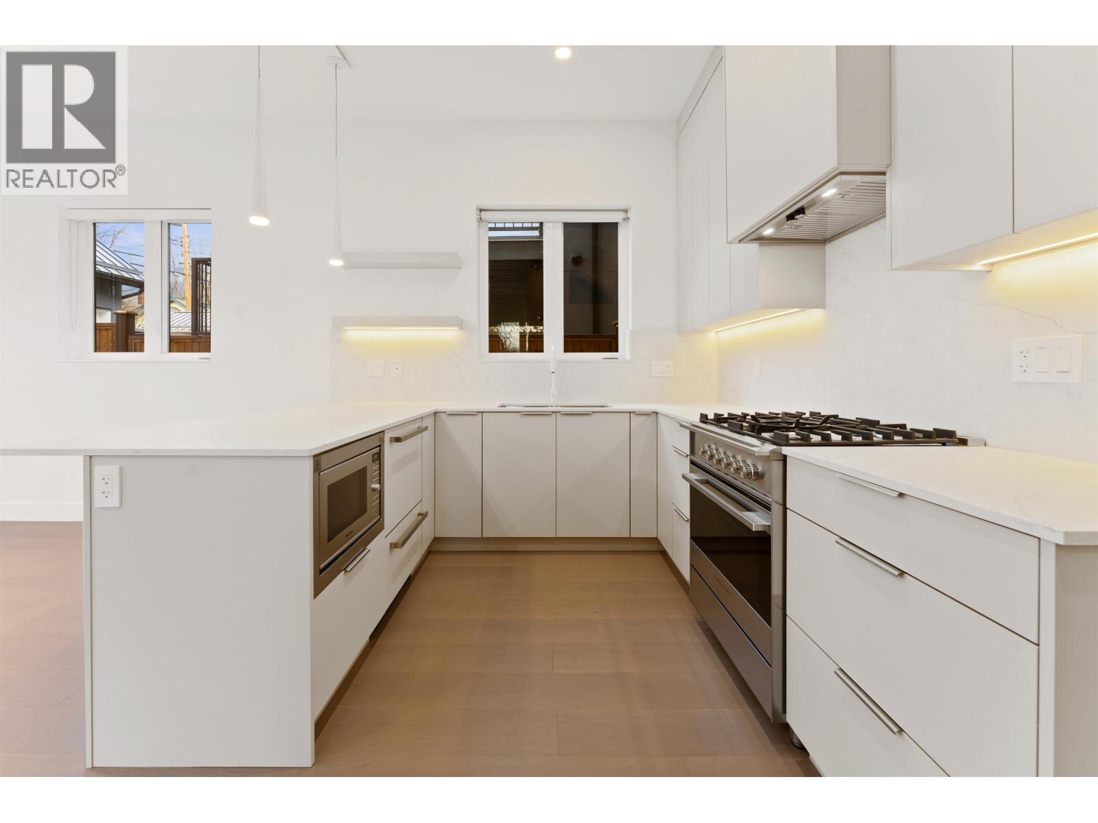 2 2241 E 8th Avenue, Vancouver, British Columbia  V5N 1V4 - Photo 6 - R2988058