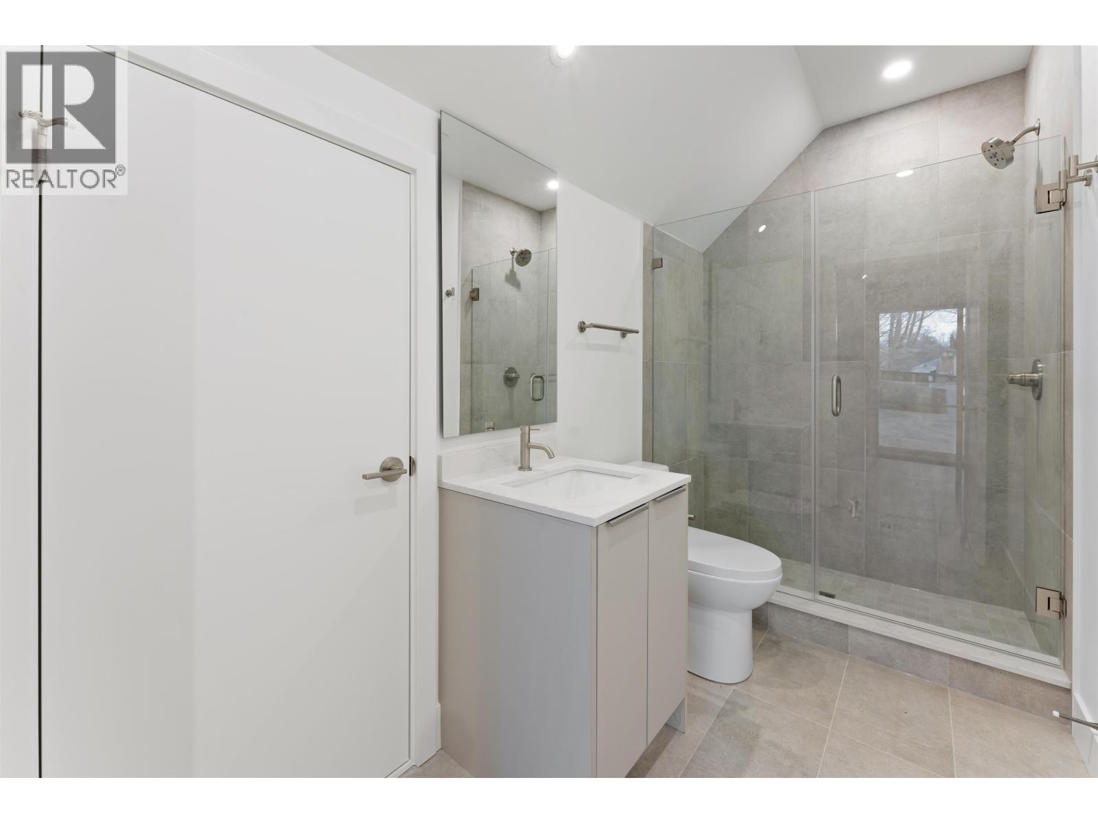 2 2241 E 8th Avenue, Vancouver, British Columbia  V5N 1V4 - Photo 17 - R2988058